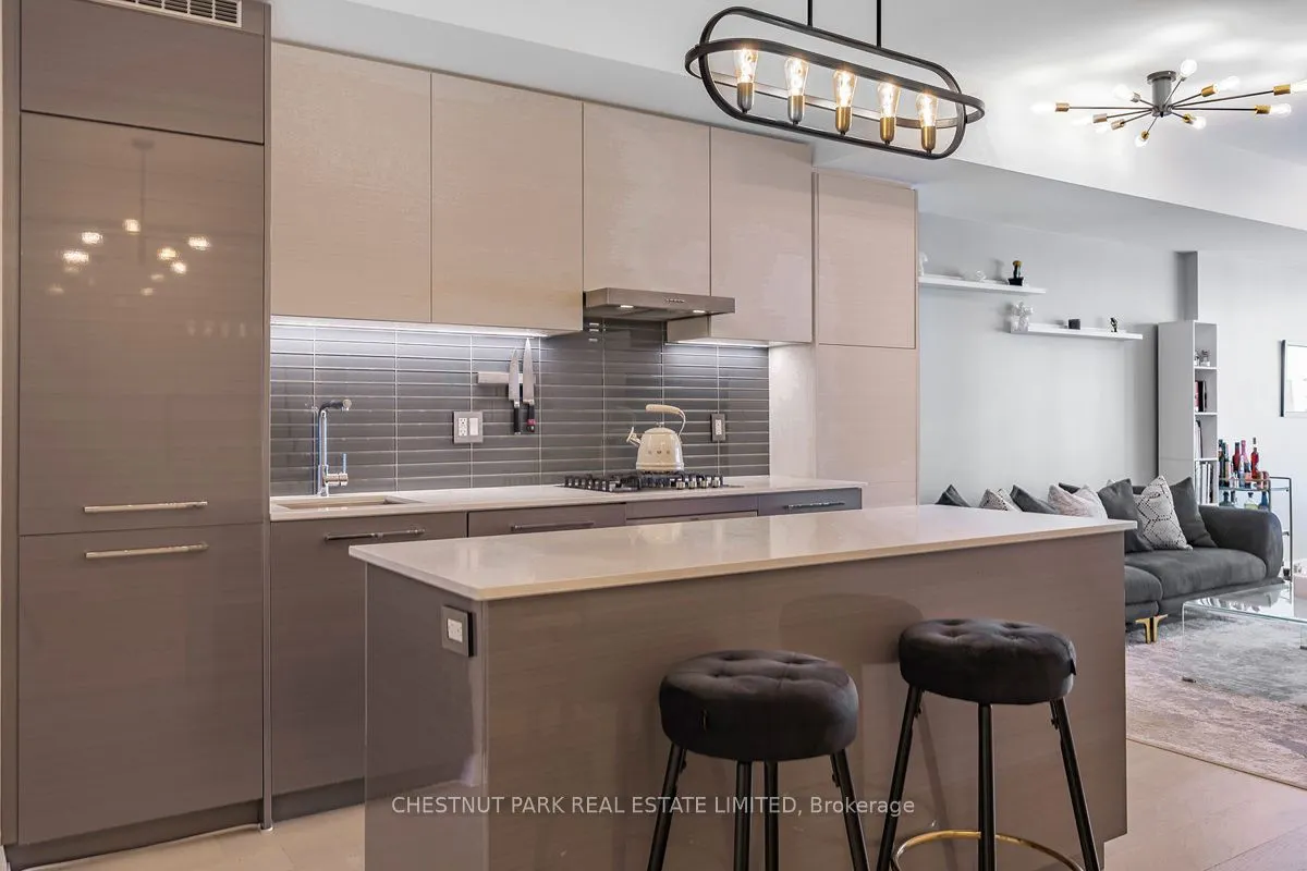 835 St. Clair Avenue W, #304