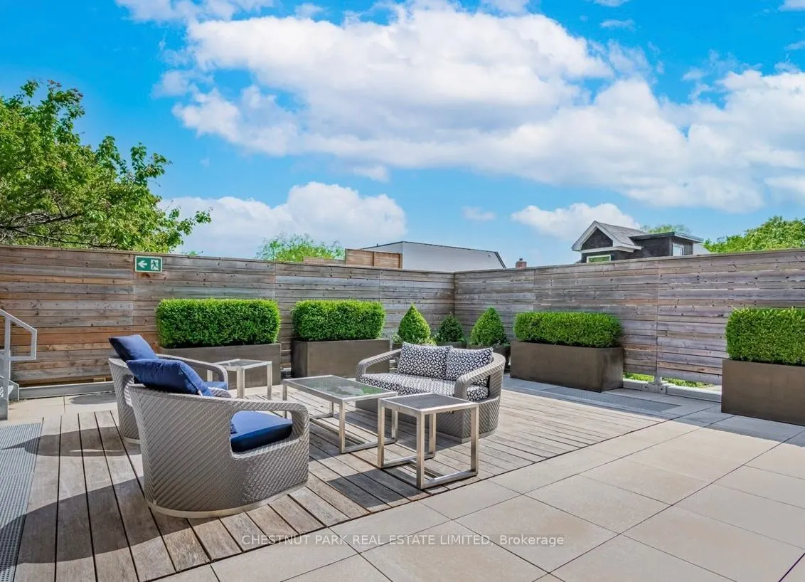 835 St. Clair Avenue W, #304