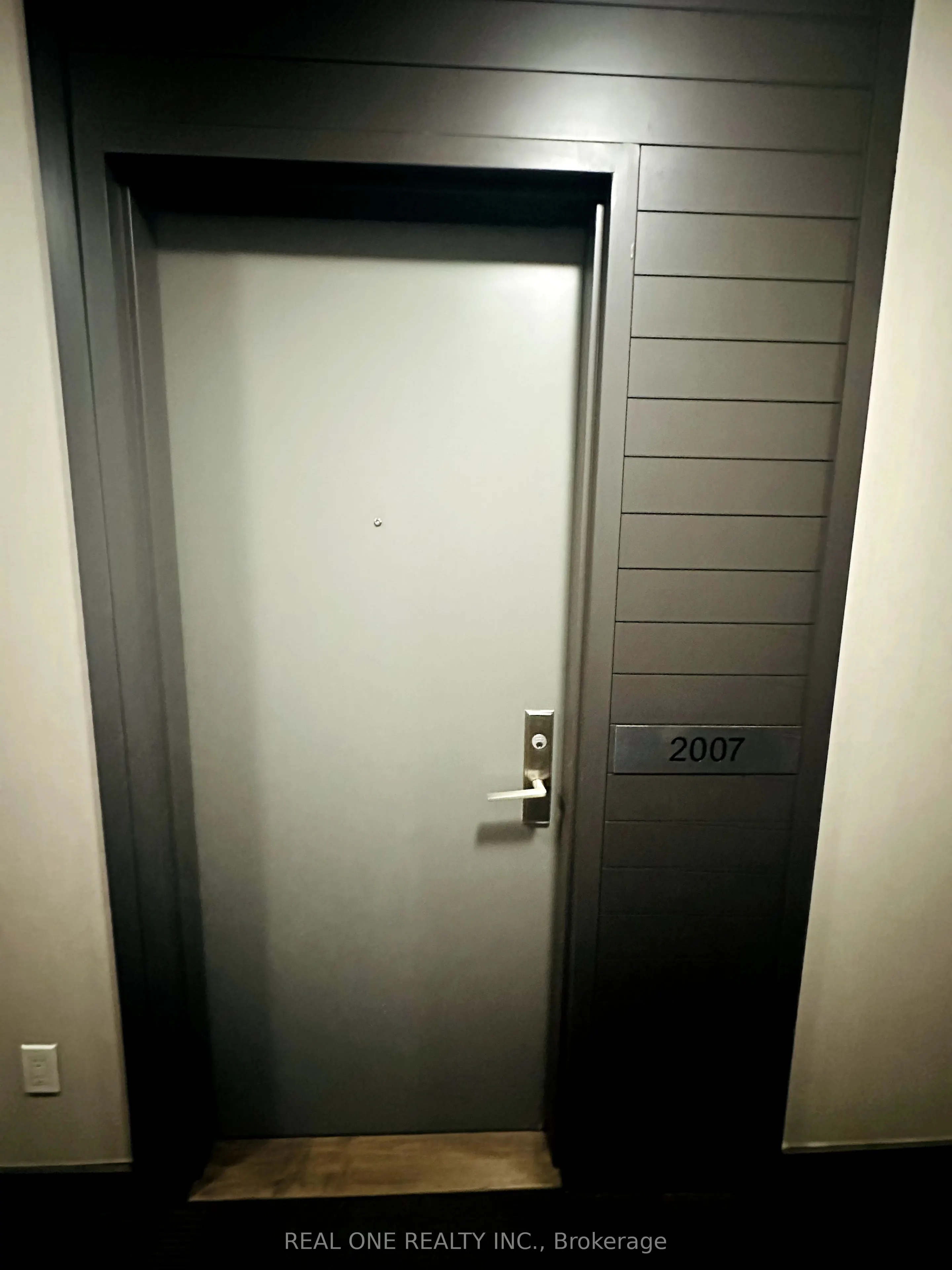 126 Simcoe Street, #2007