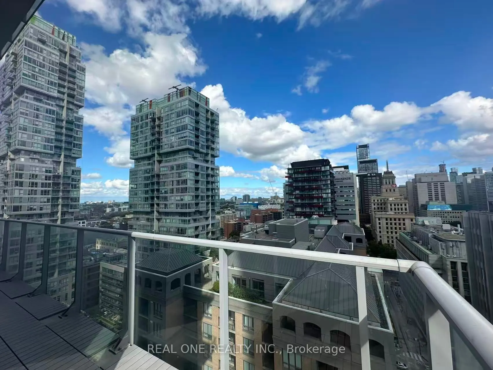 126 Simcoe Street, #2007