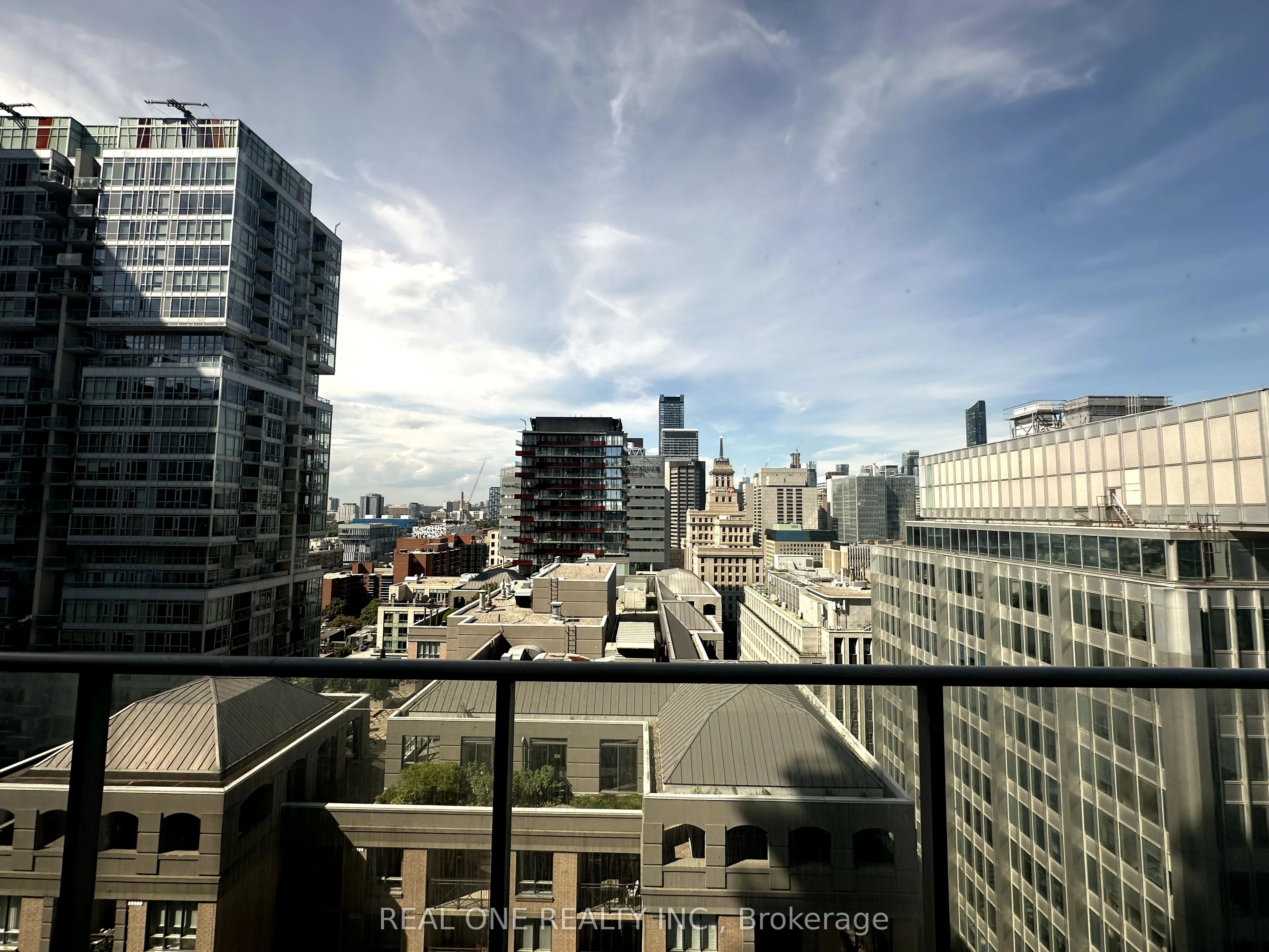 126 Simcoe Street, #2007
