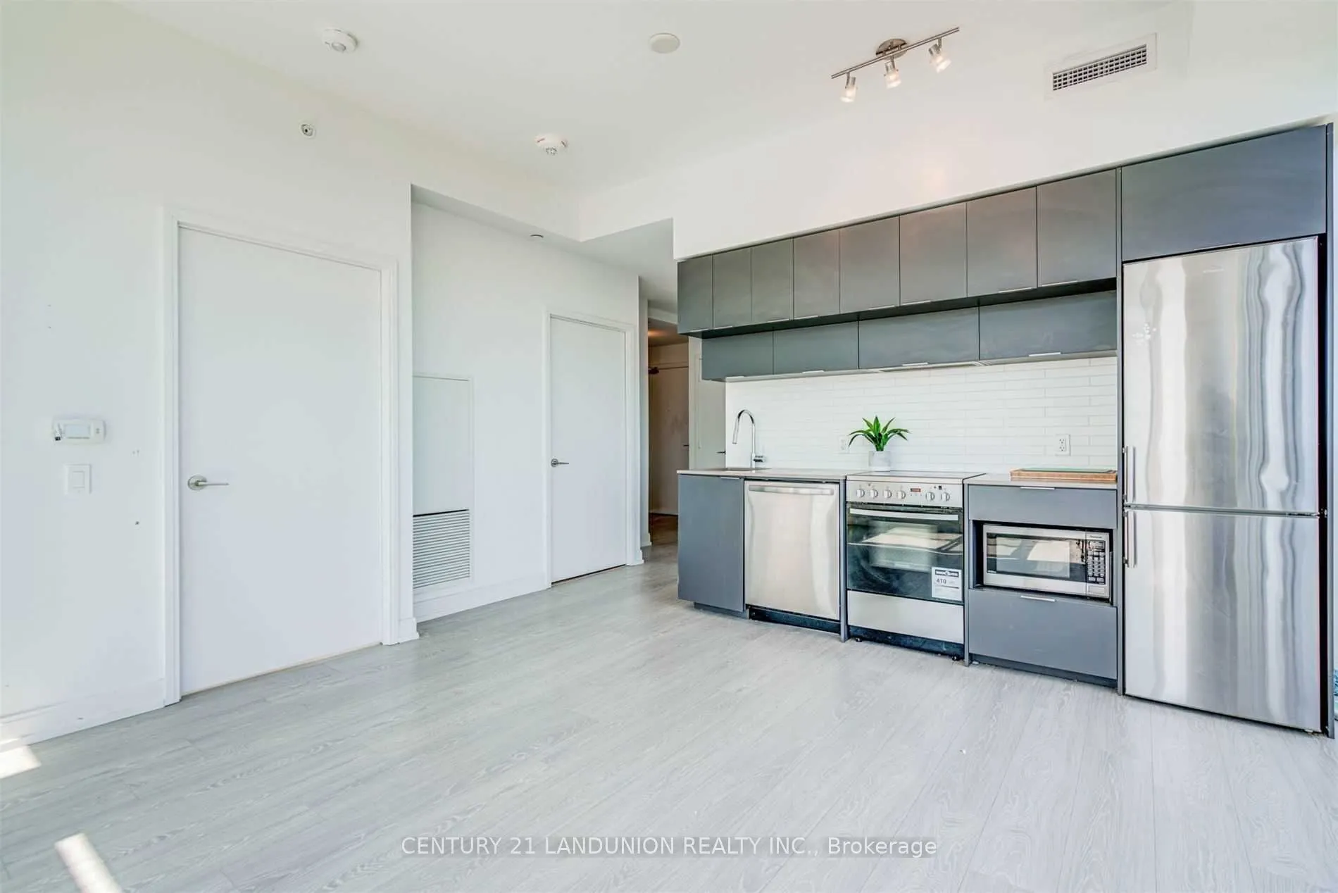 181 Dundas Street E, #2905