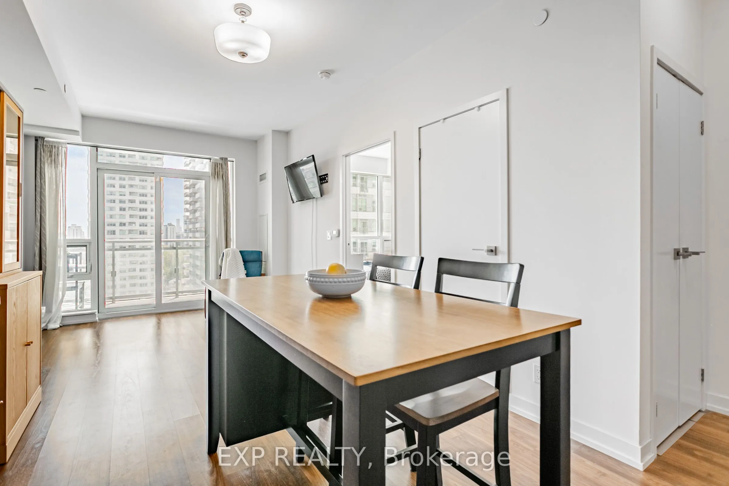 98 Lillian Street, #1018