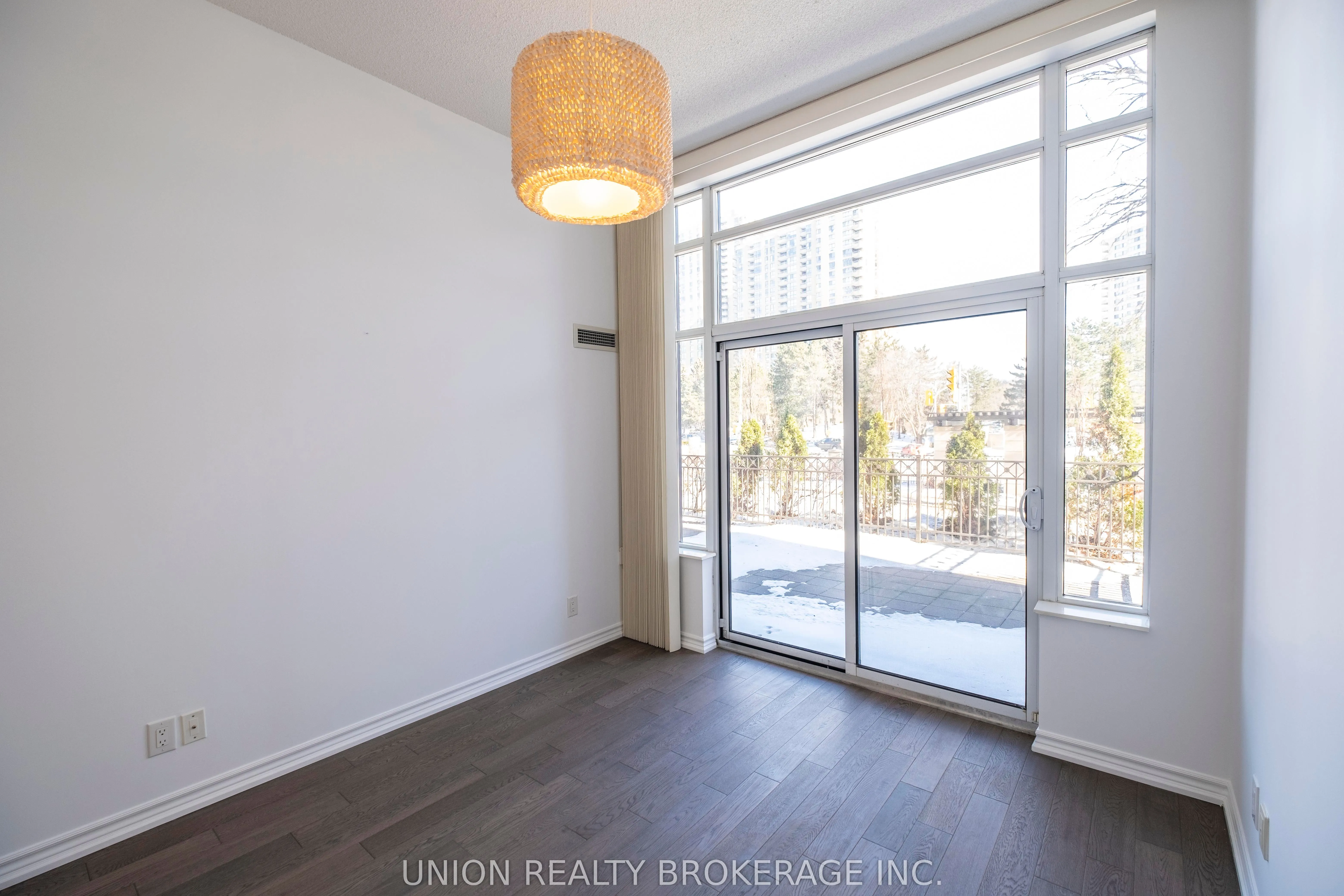 133 Wynford Drive, #105