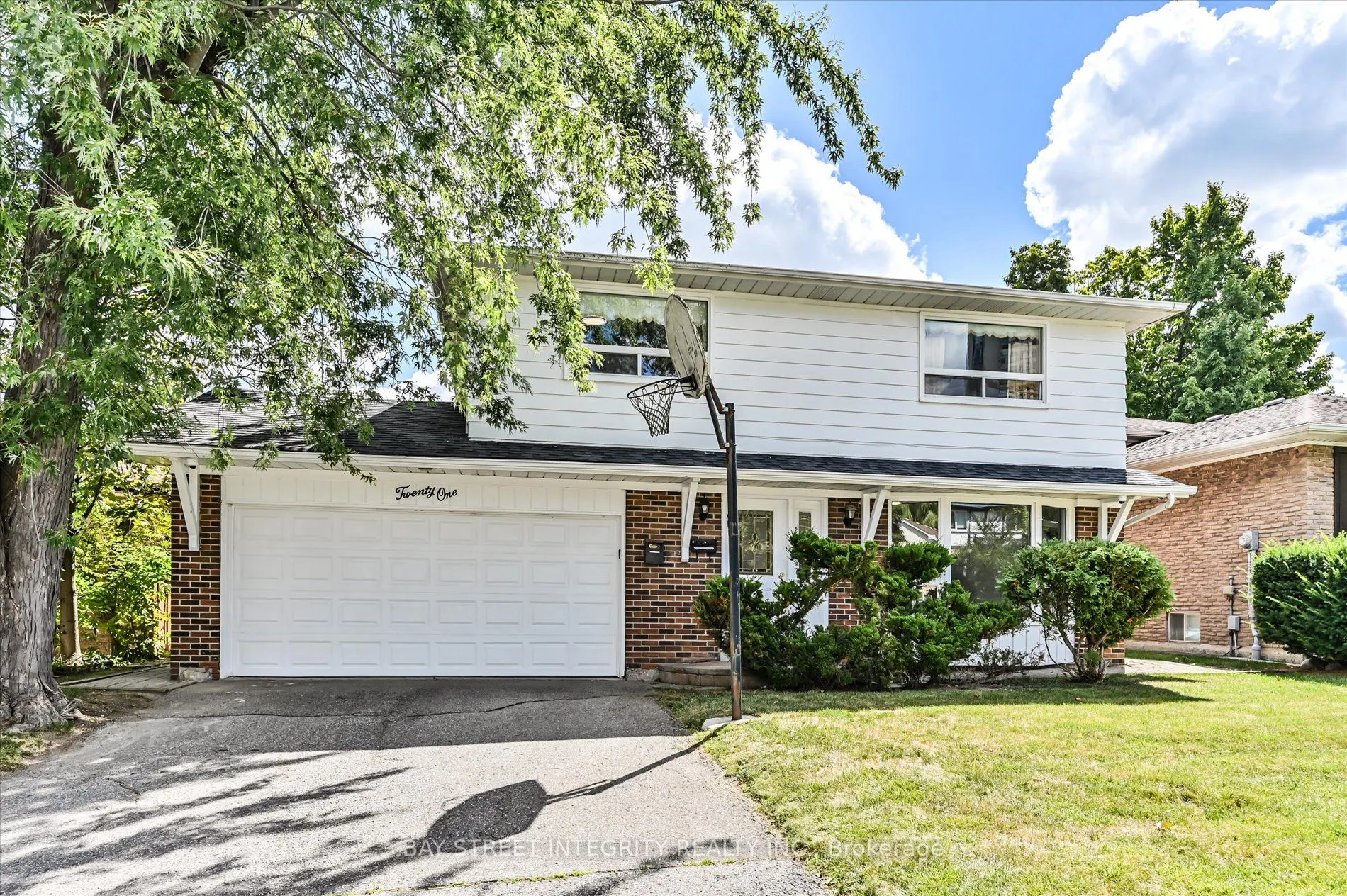 21 Whitehorn Crescent