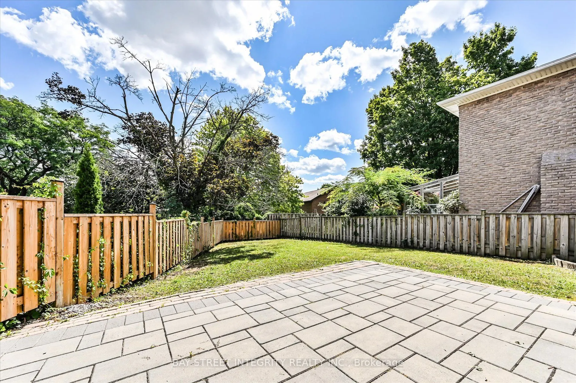 21 Whitehorn Crescent