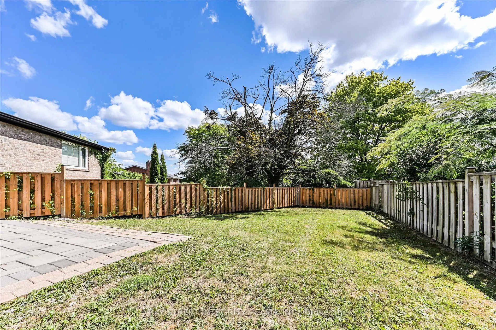 21 Whitehorn Crescent