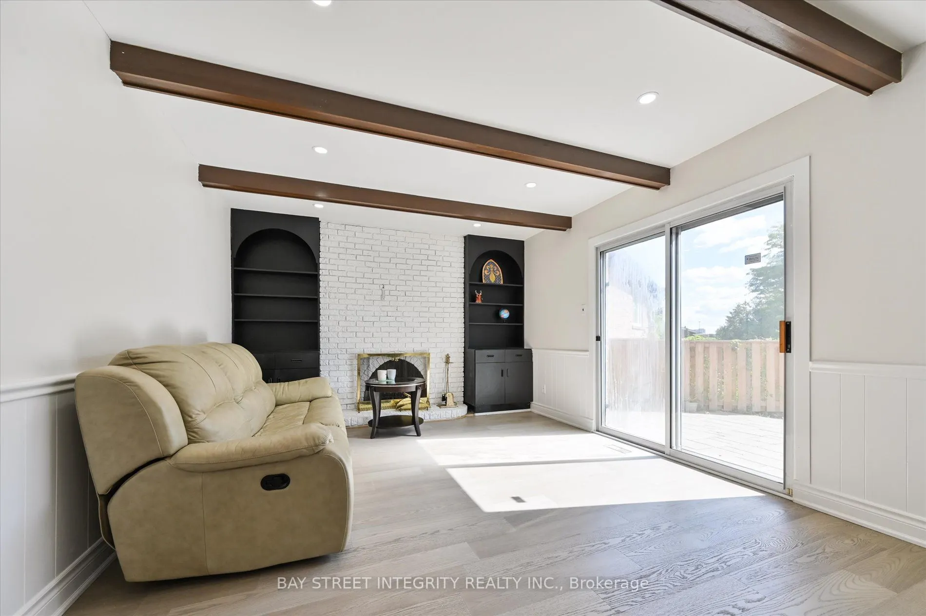 21 Whitehorn Crescent