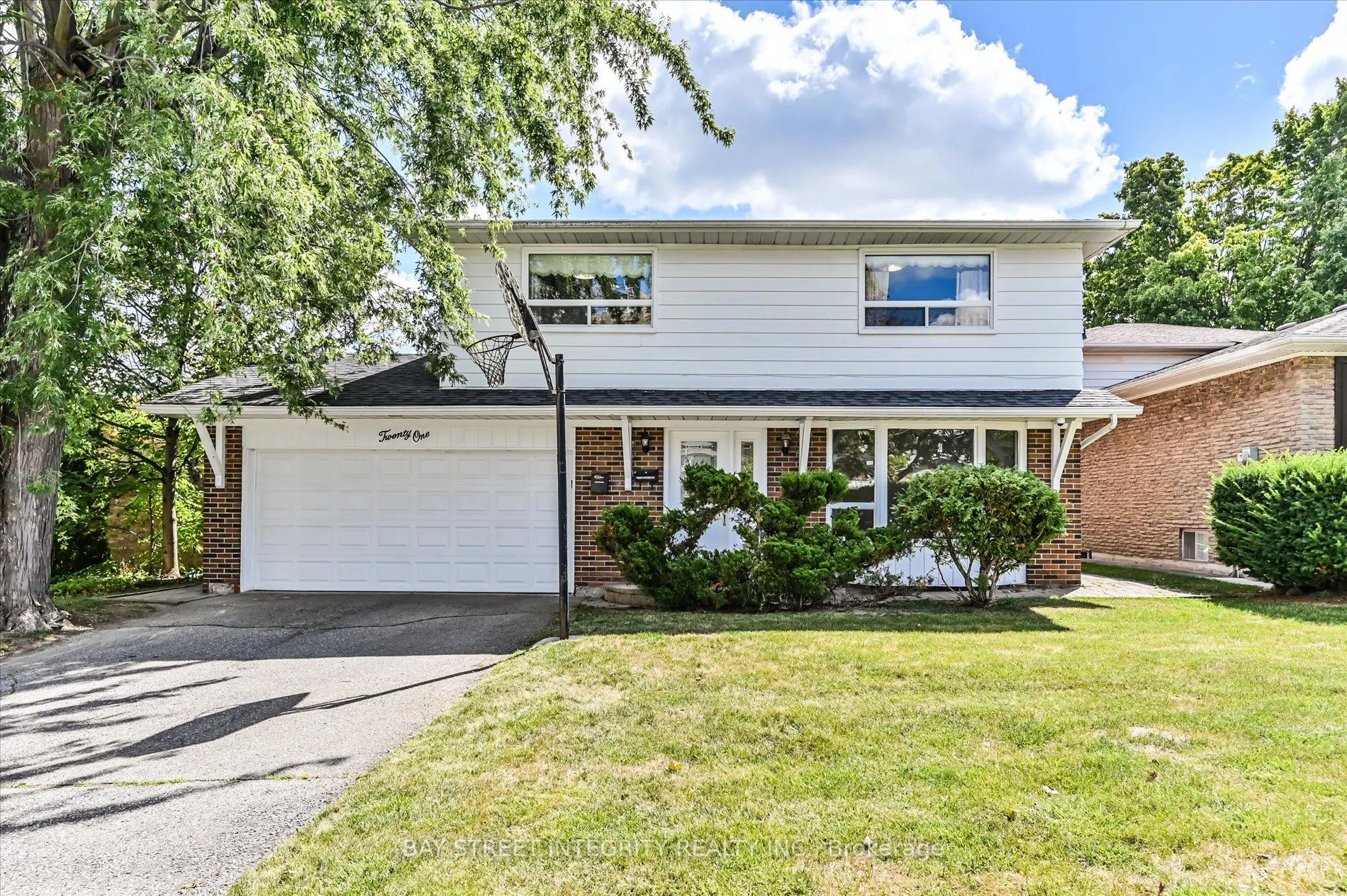 21 Whitehorn Crescent
