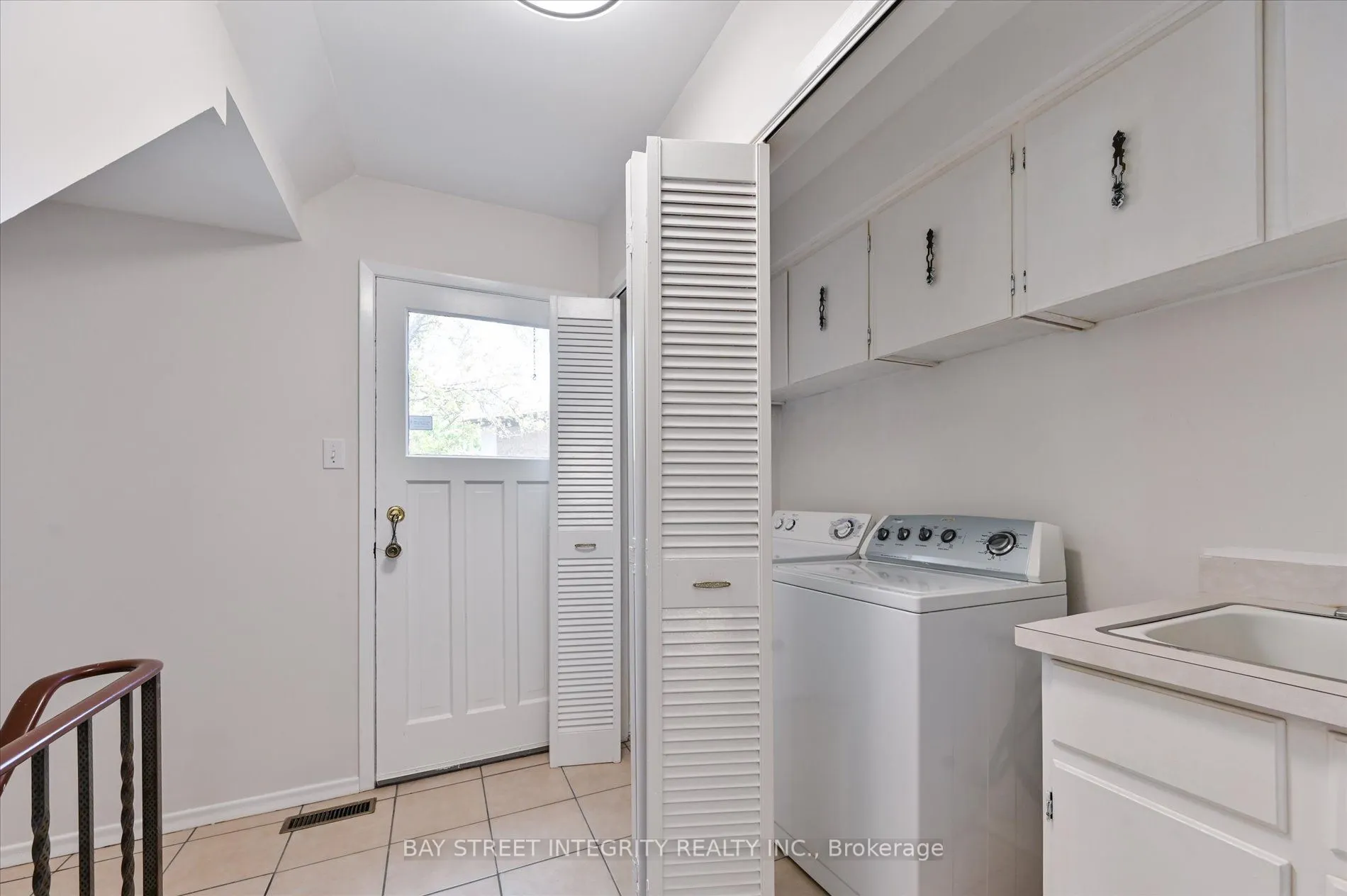 21 Whitehorn Crescent