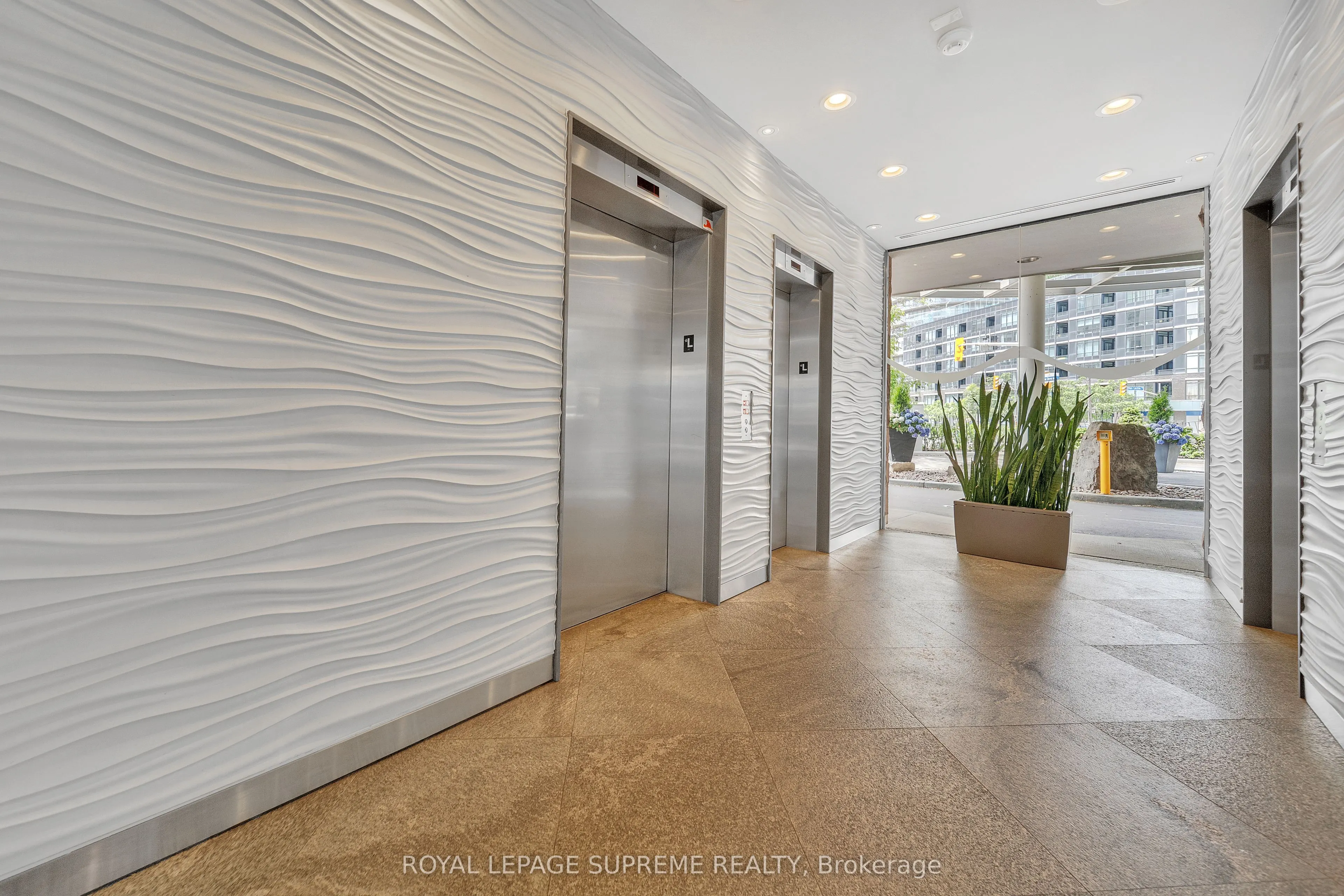 550 Queens Quay W, #416