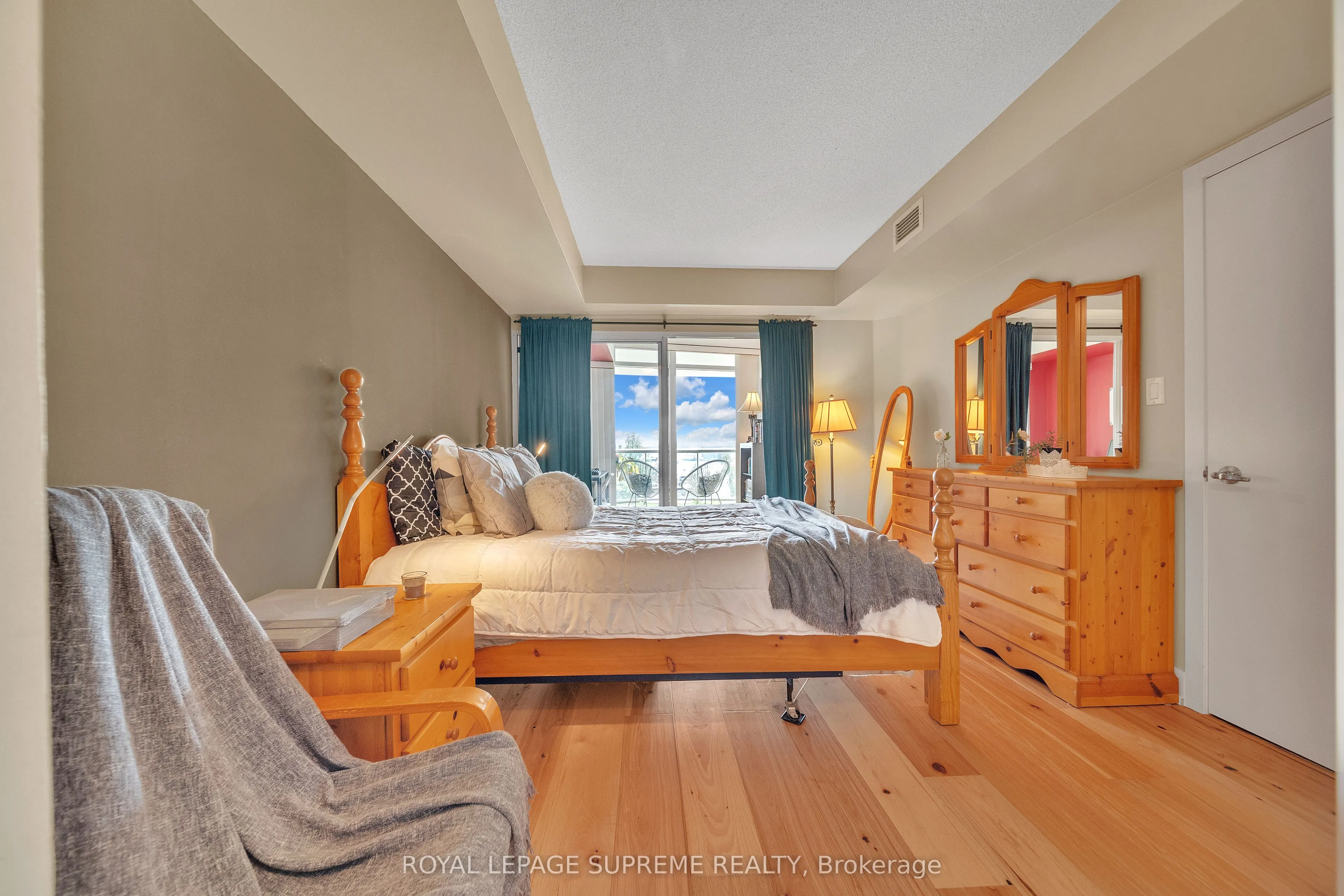 550 Queens Quay W, #416