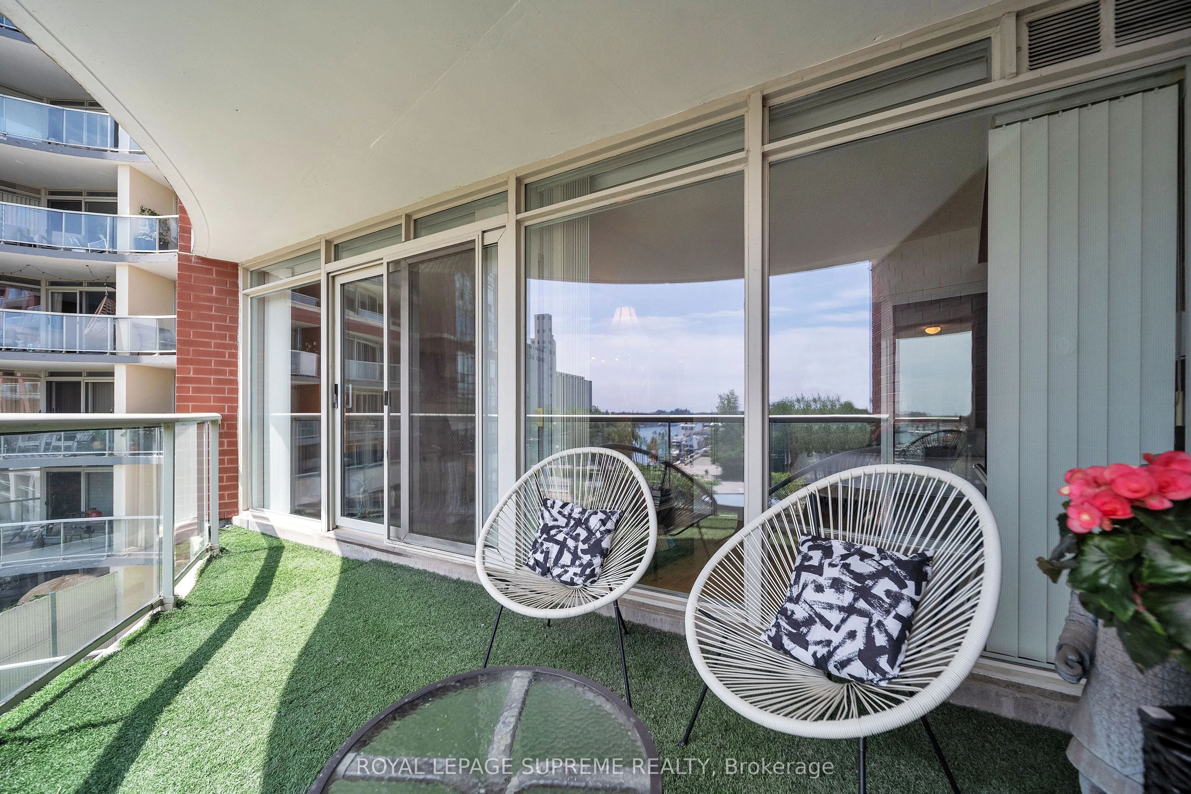 550 Queens Quay W, #416