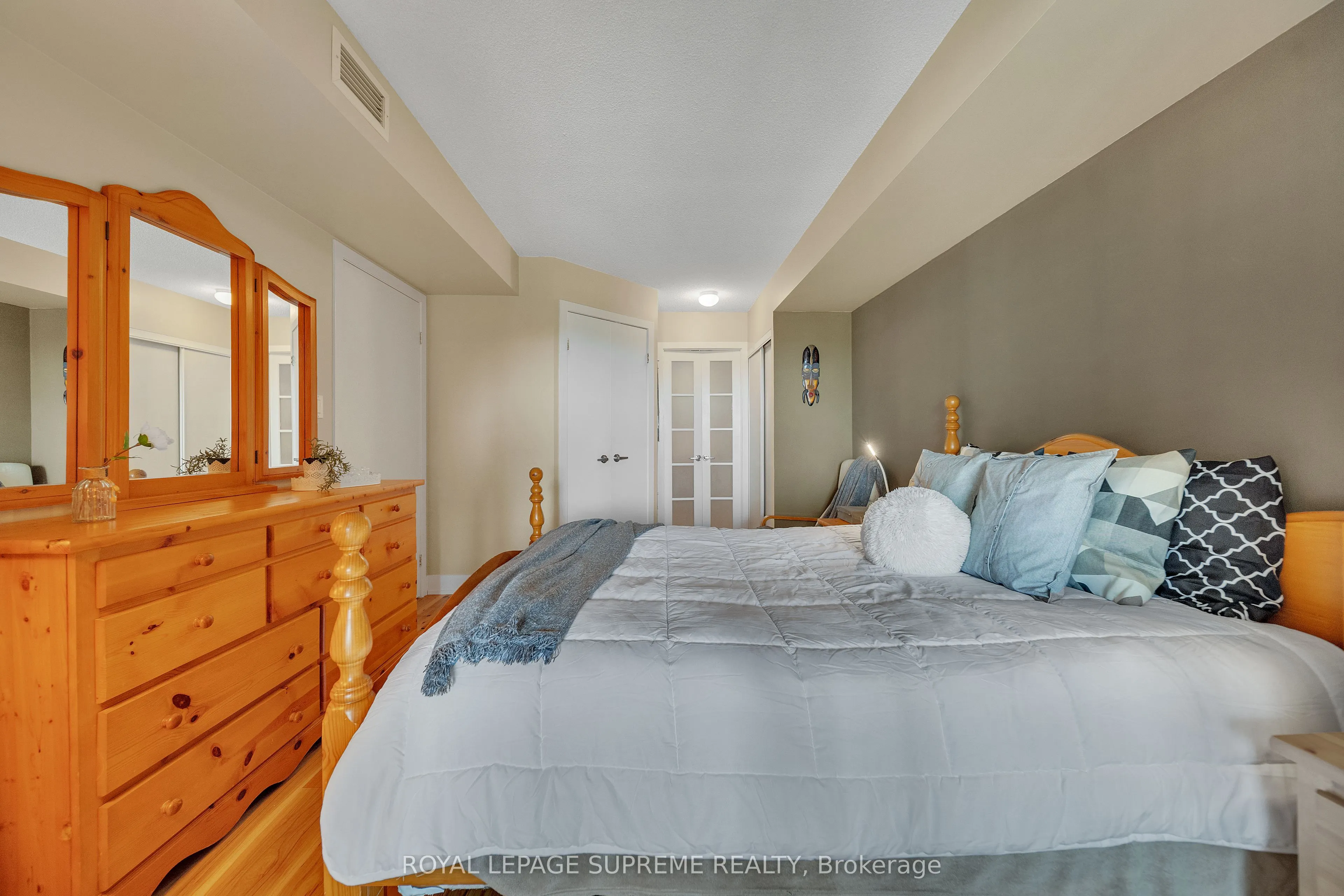 550 Queens Quay W, #416