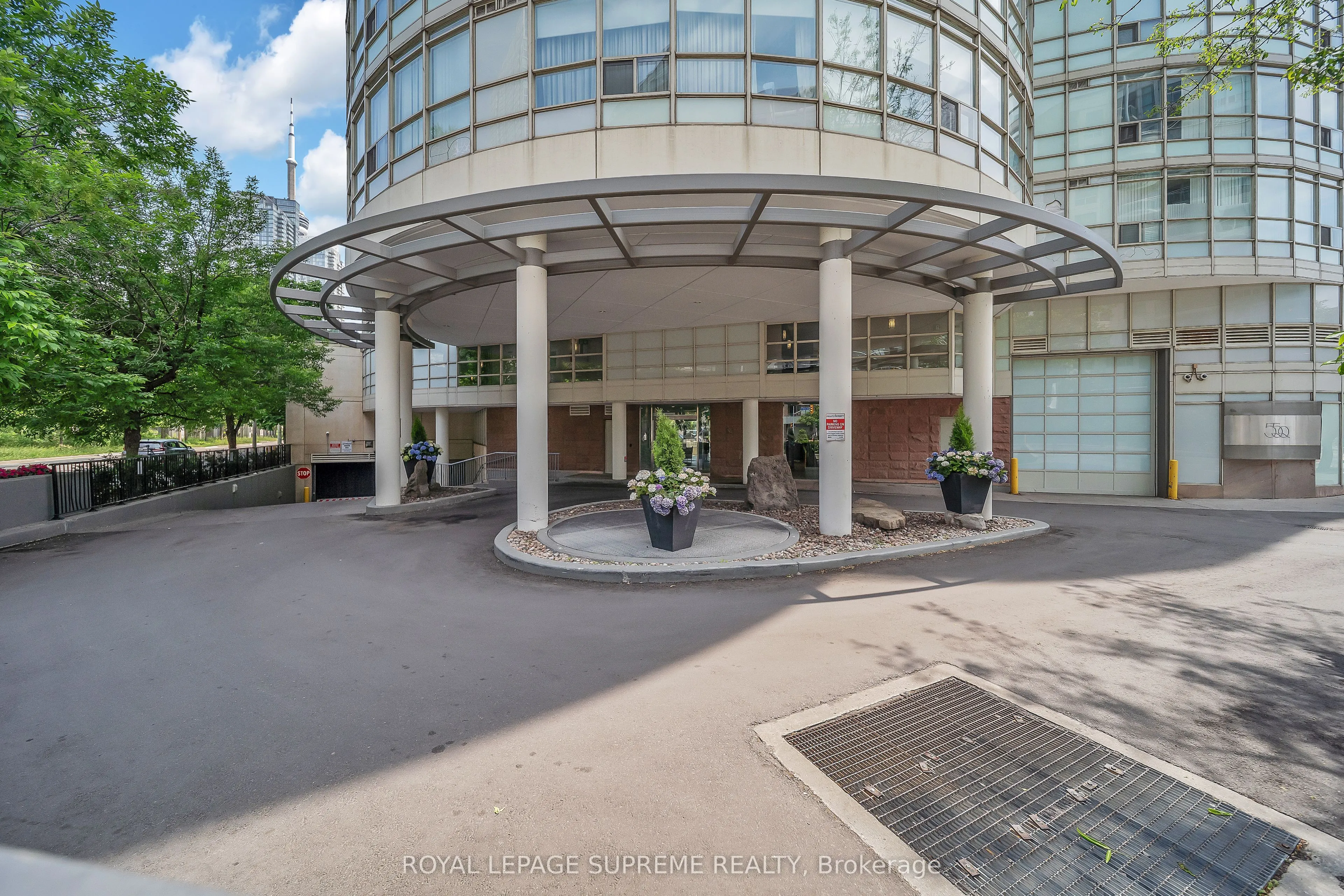 550 Queens Quay W, #416