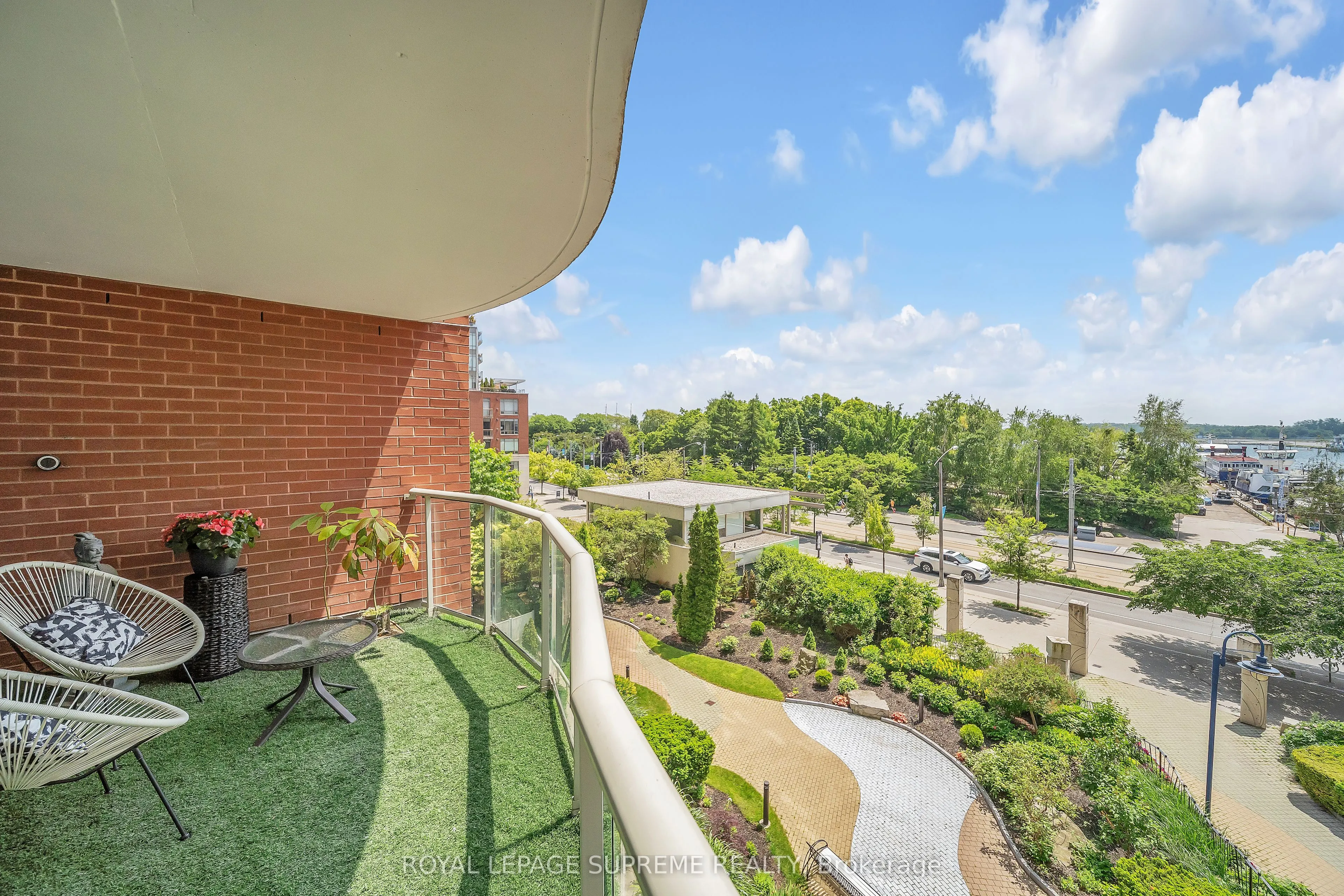 550 Queens Quay W, #416