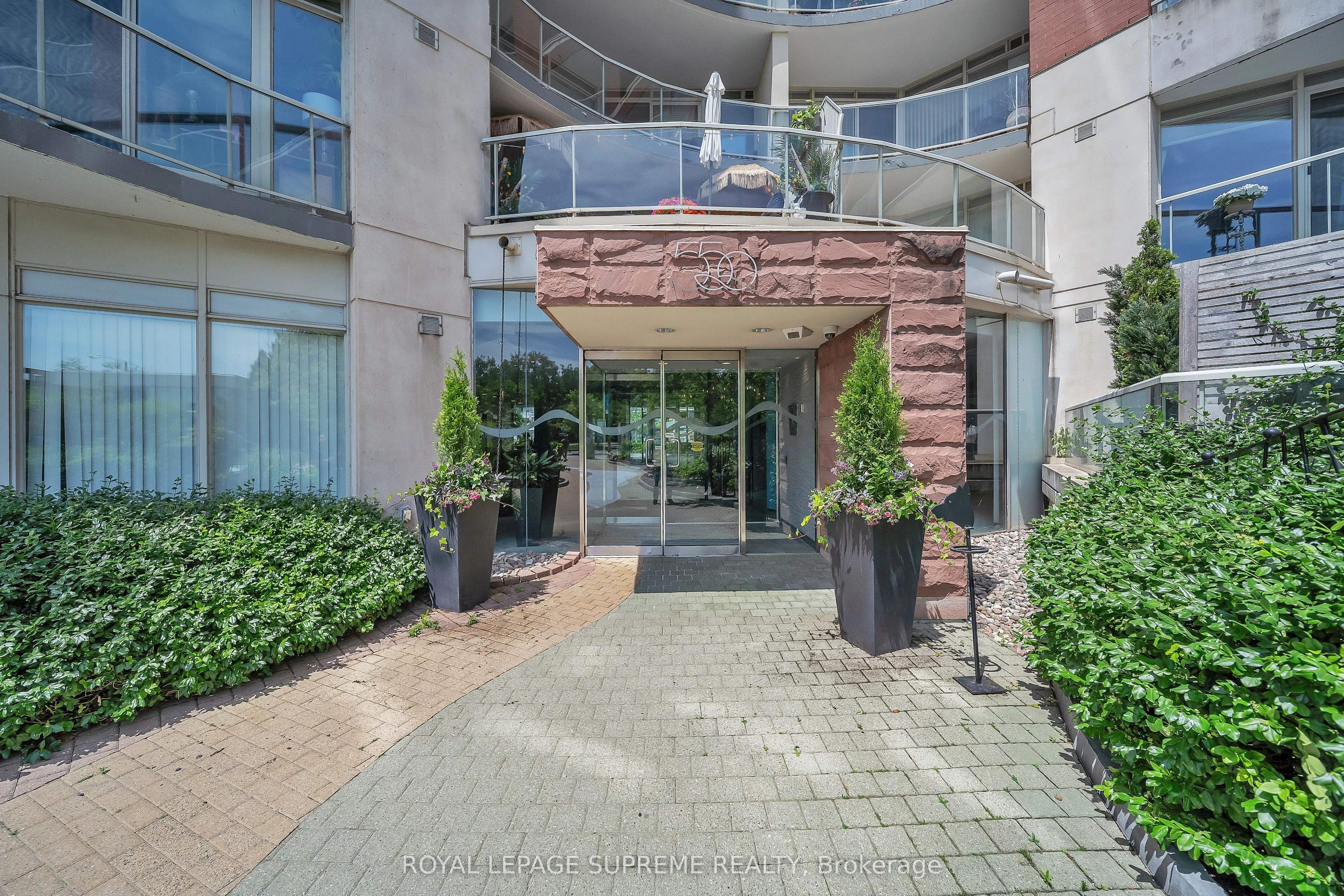 550 Queens Quay W, #416
