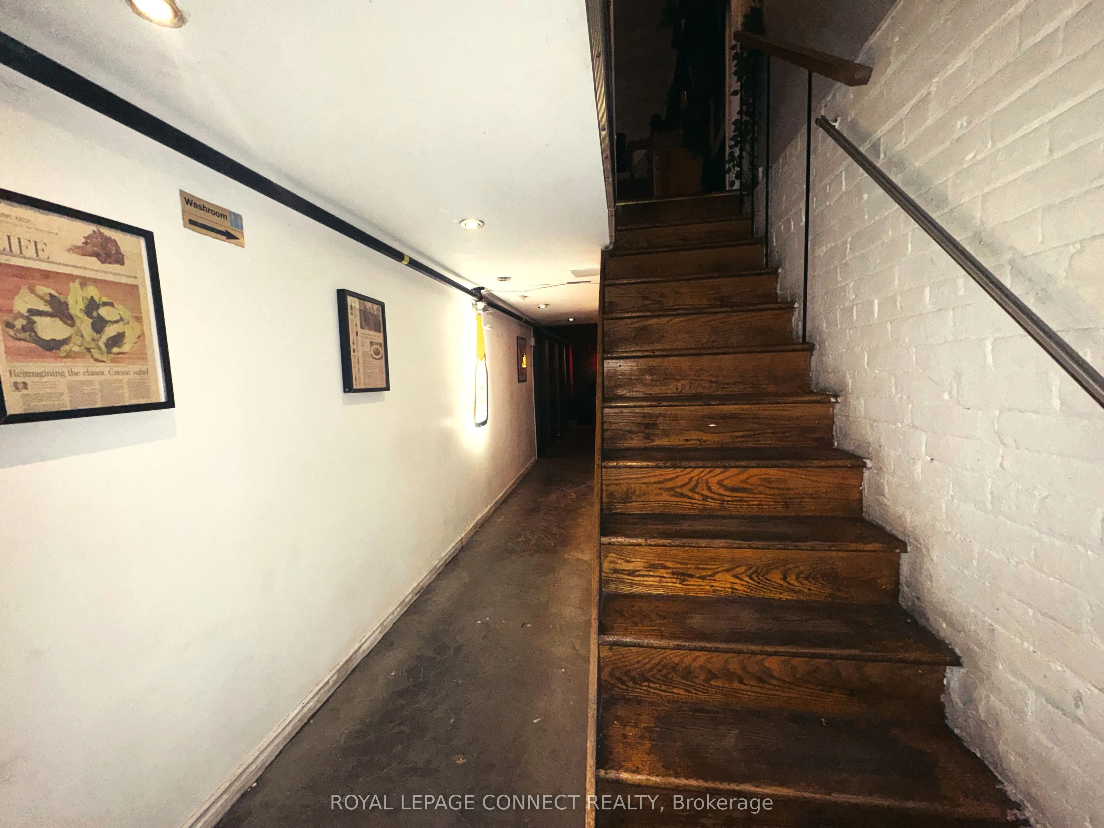 942 Queen Street W