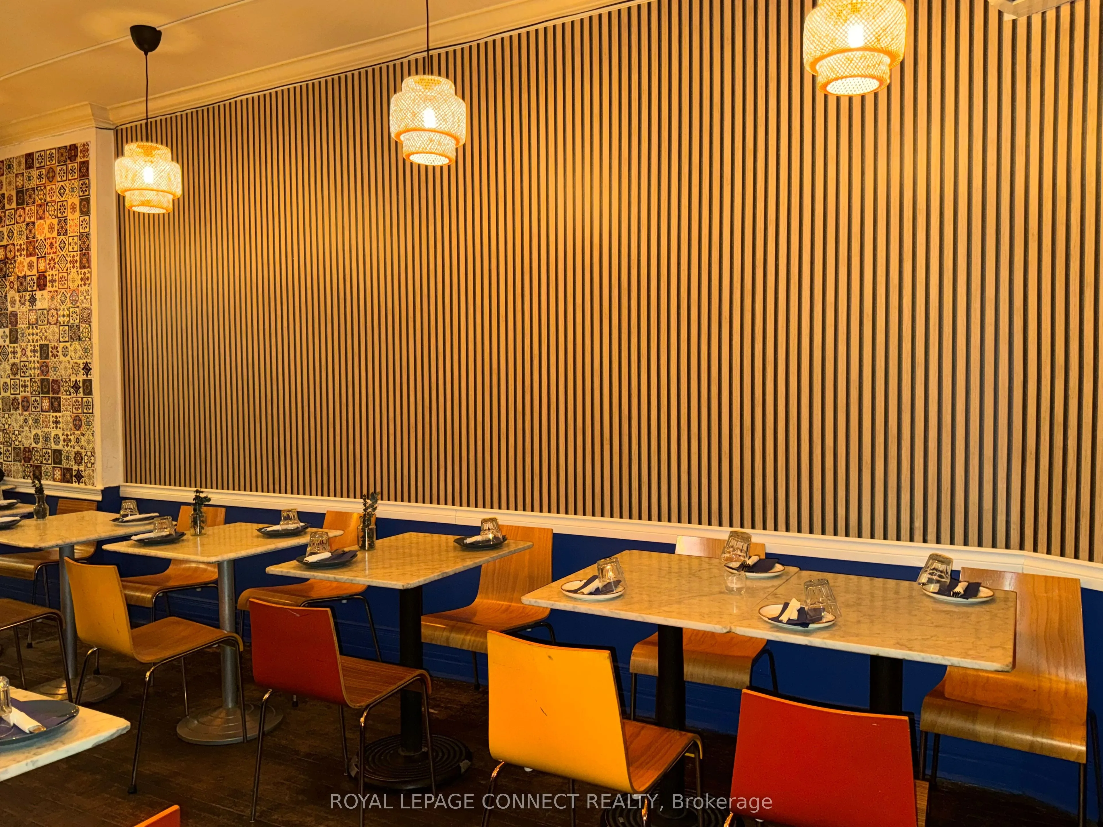 942 Queen Street W