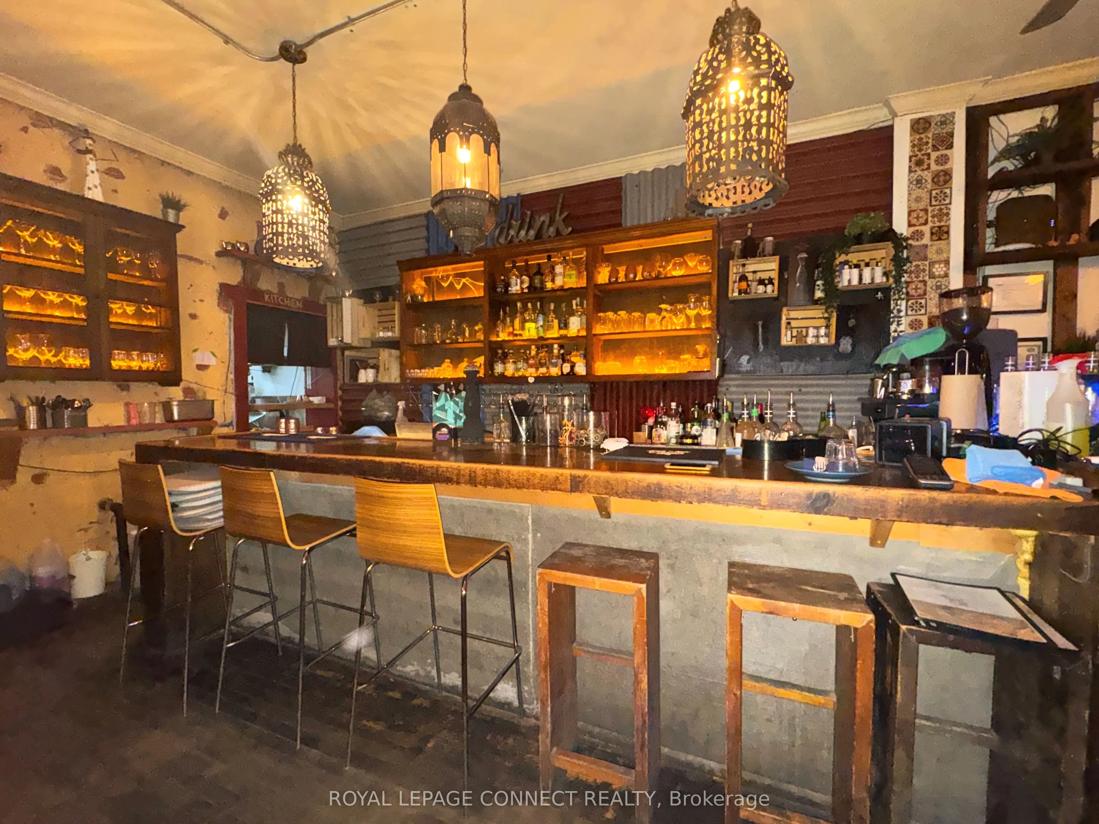 942 Queen Street W