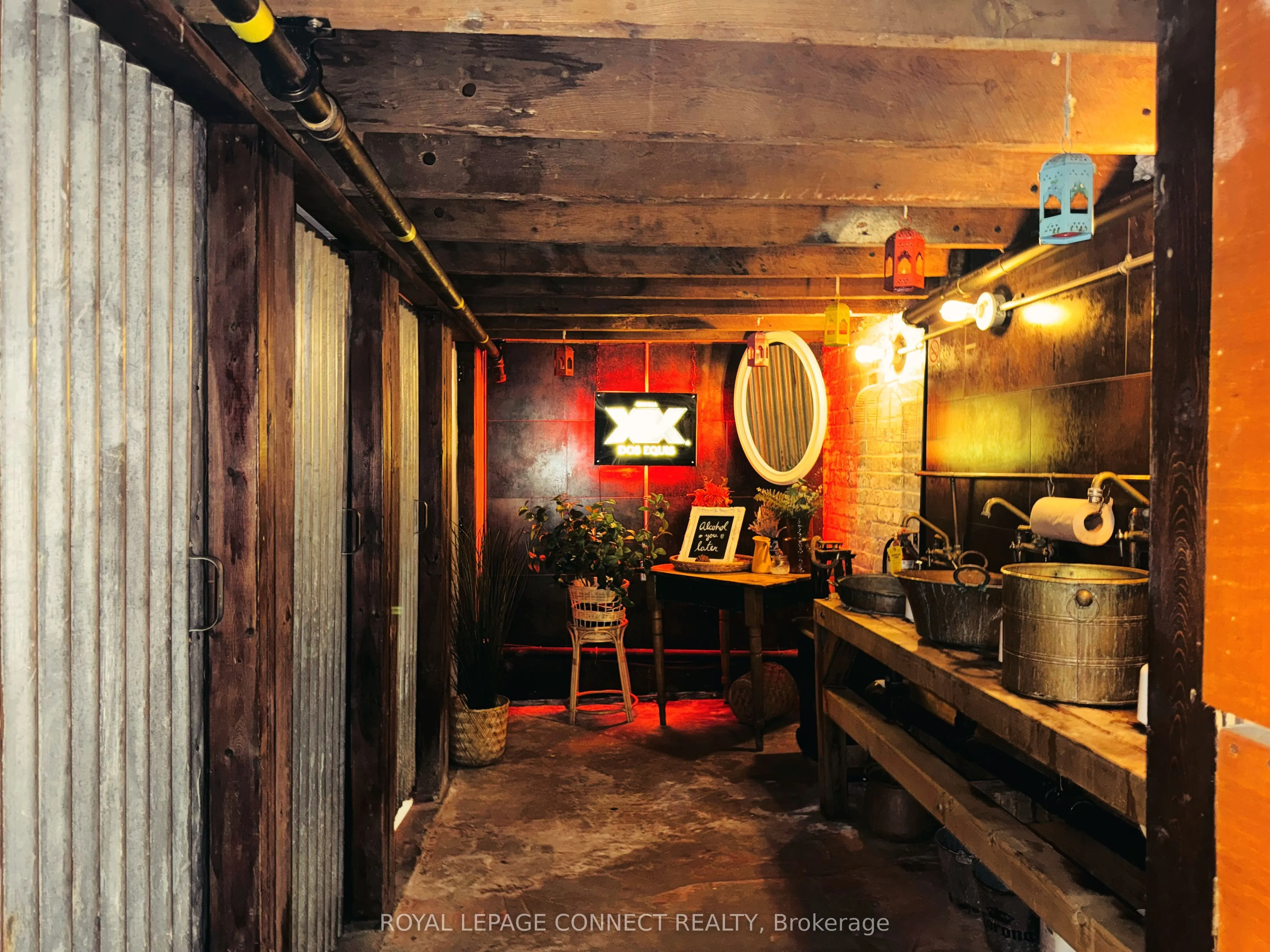942 Queen Street W