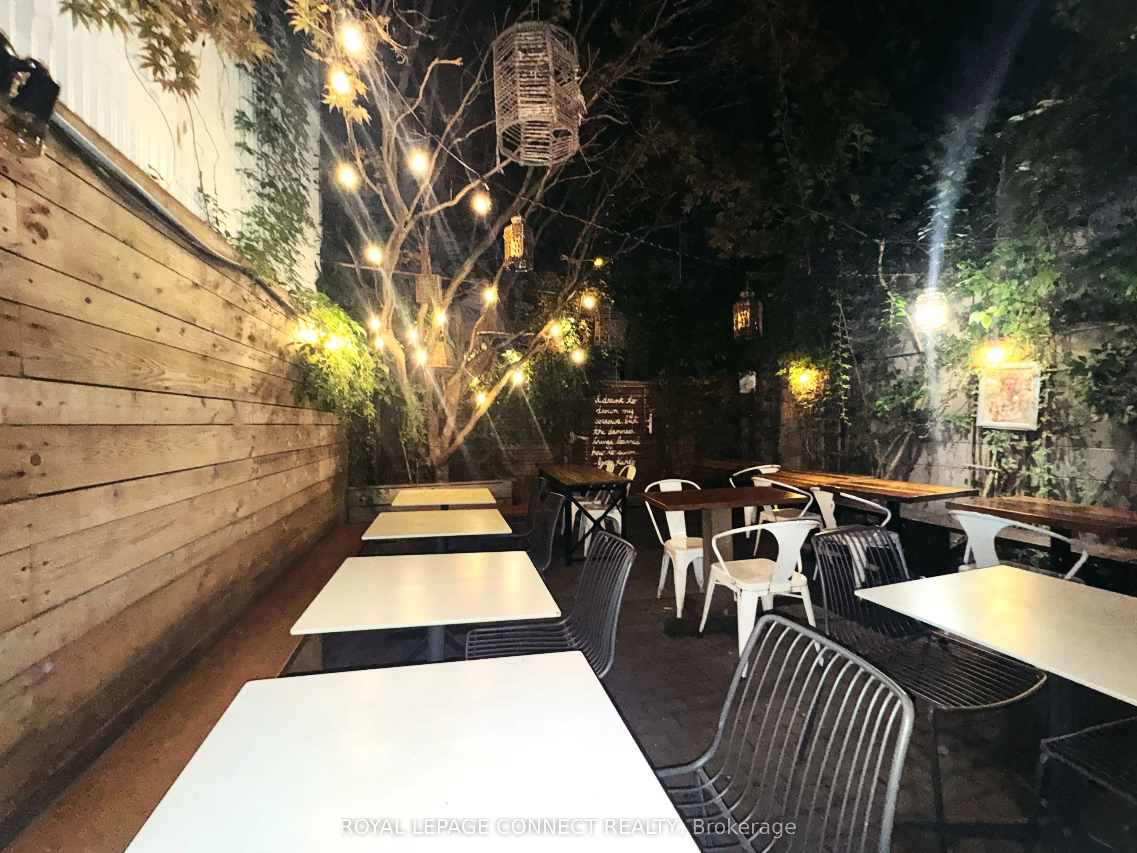 942 Queen Street W