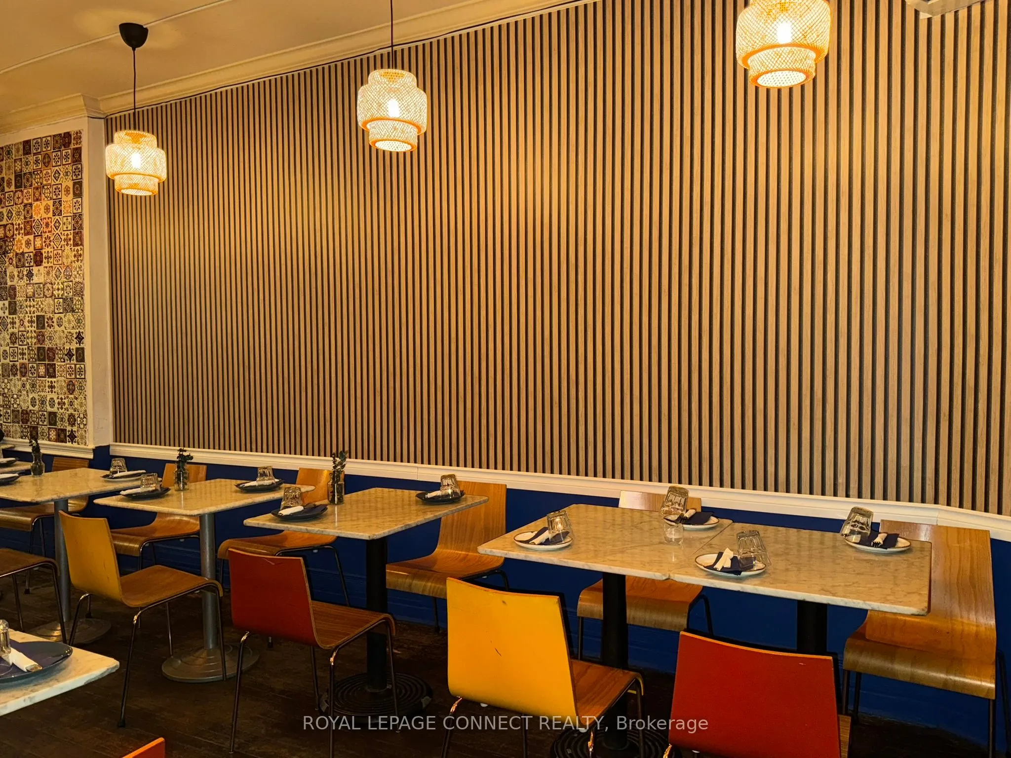 942 Queen Street W