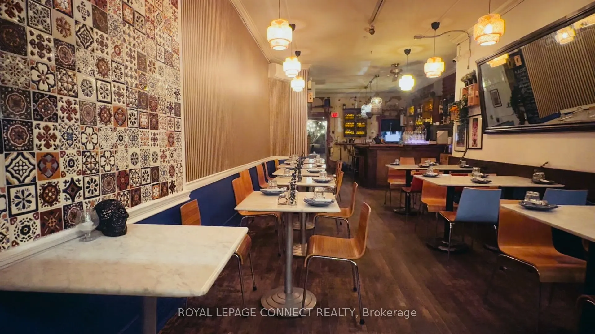 942 Queen Street W