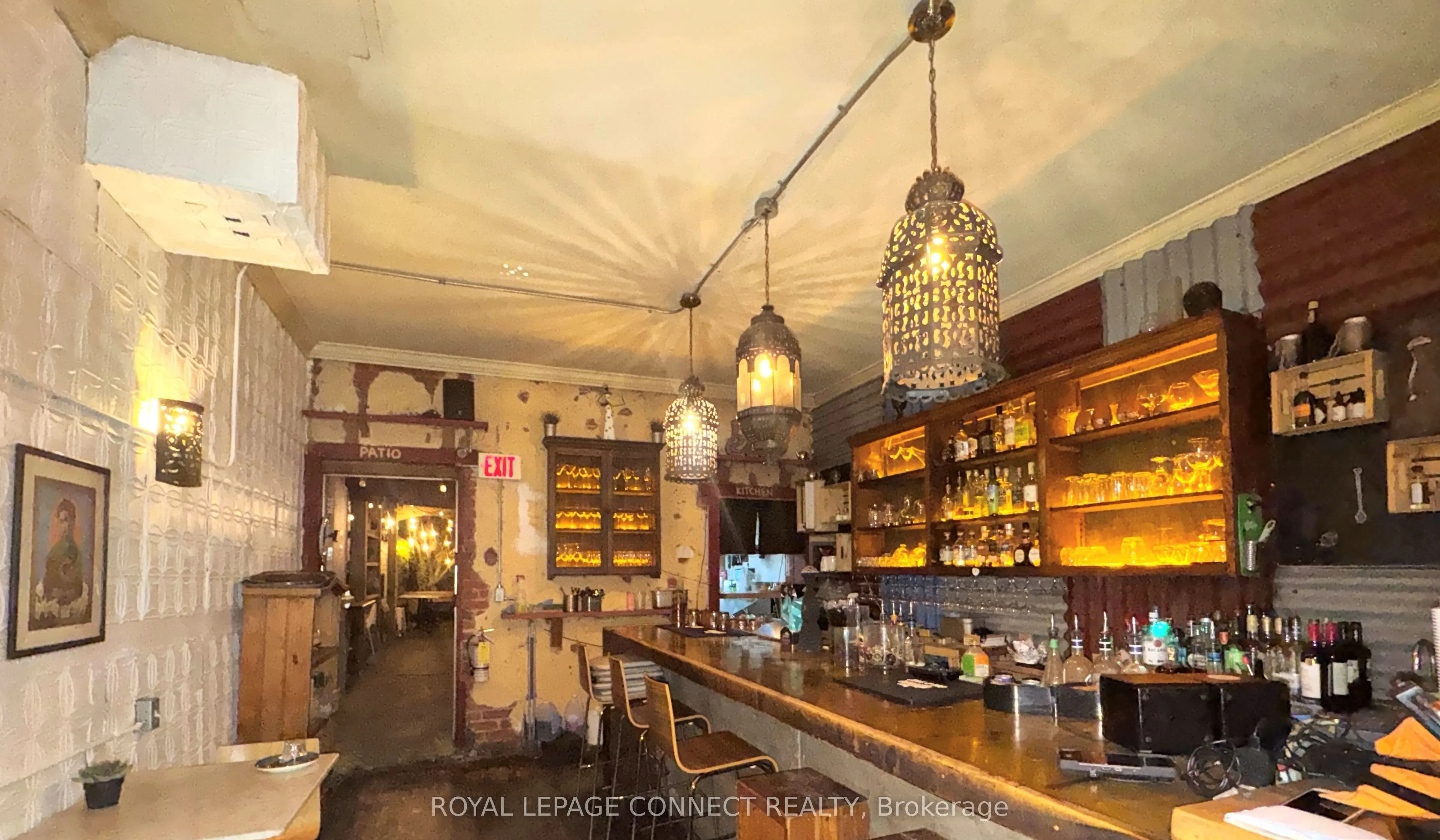 942 Queen Street W