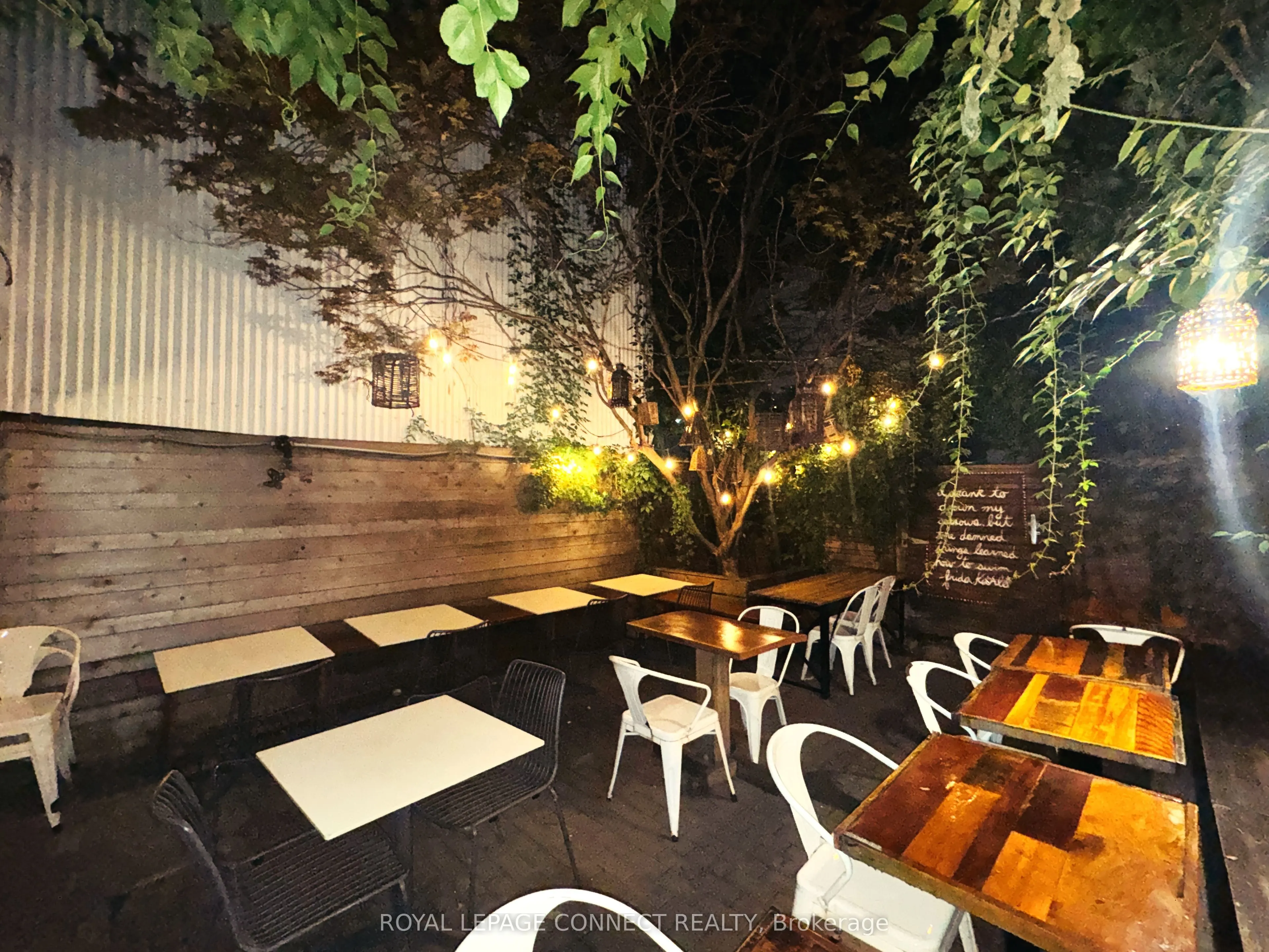 942 Queen Street W