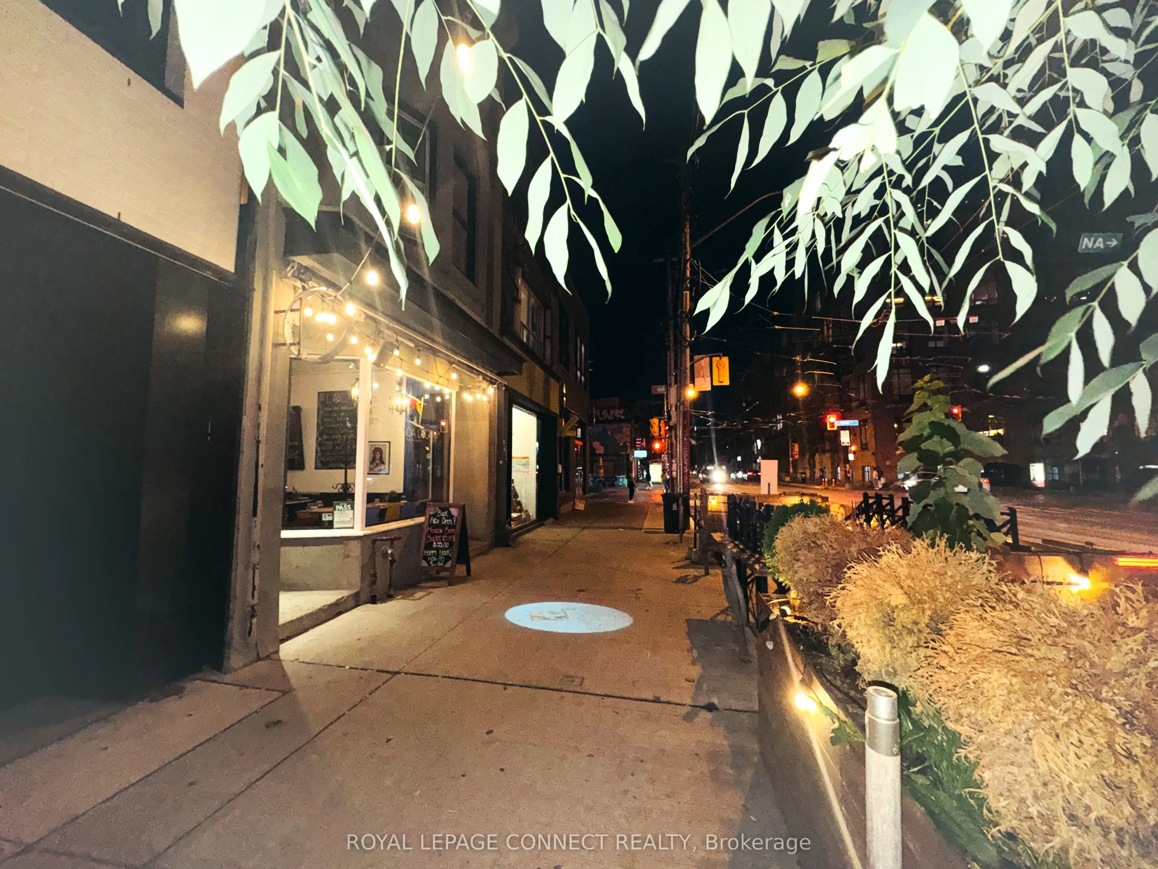 942 Queen Street W
