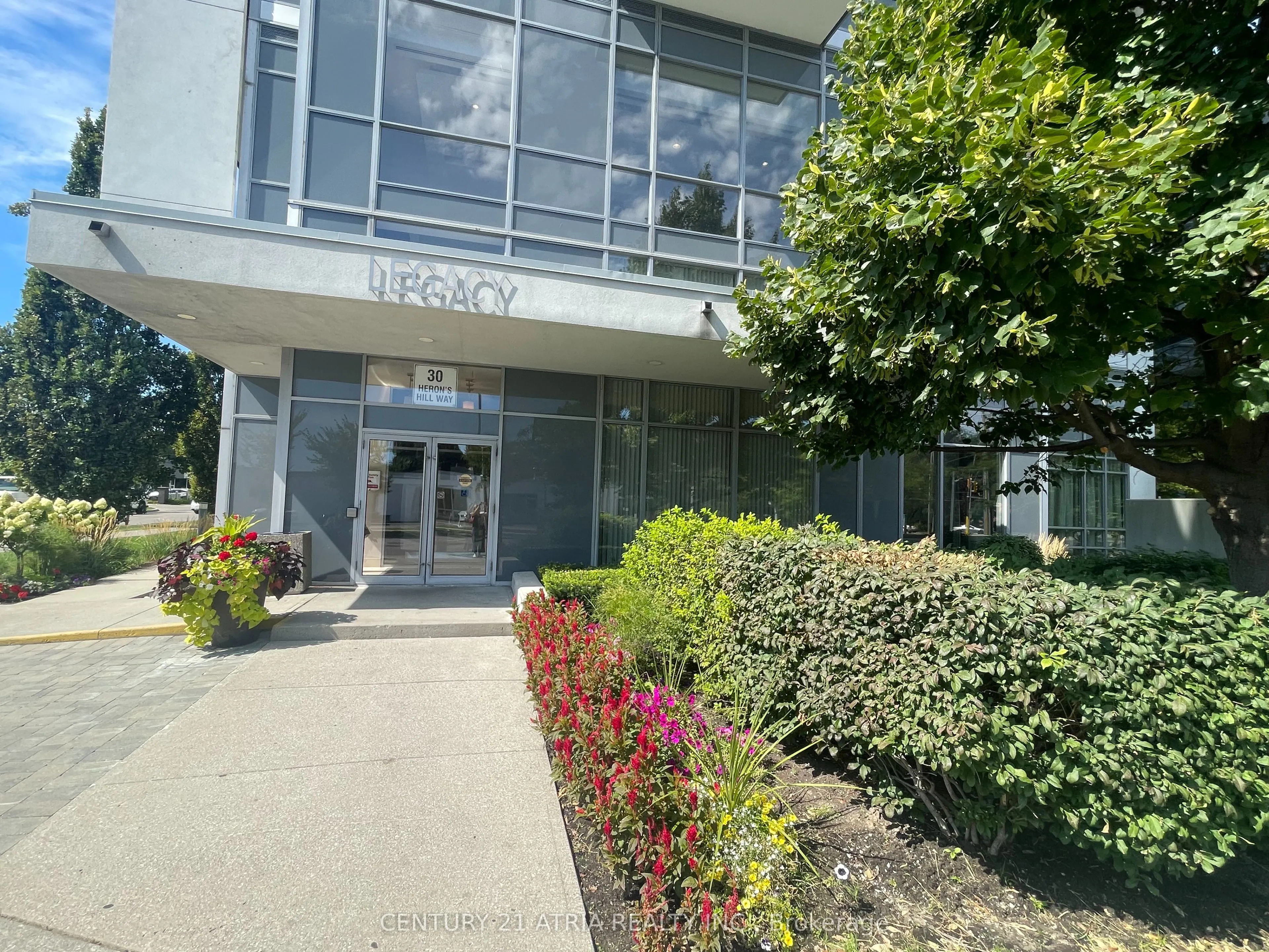 30 Herons Hill Way N, #1504