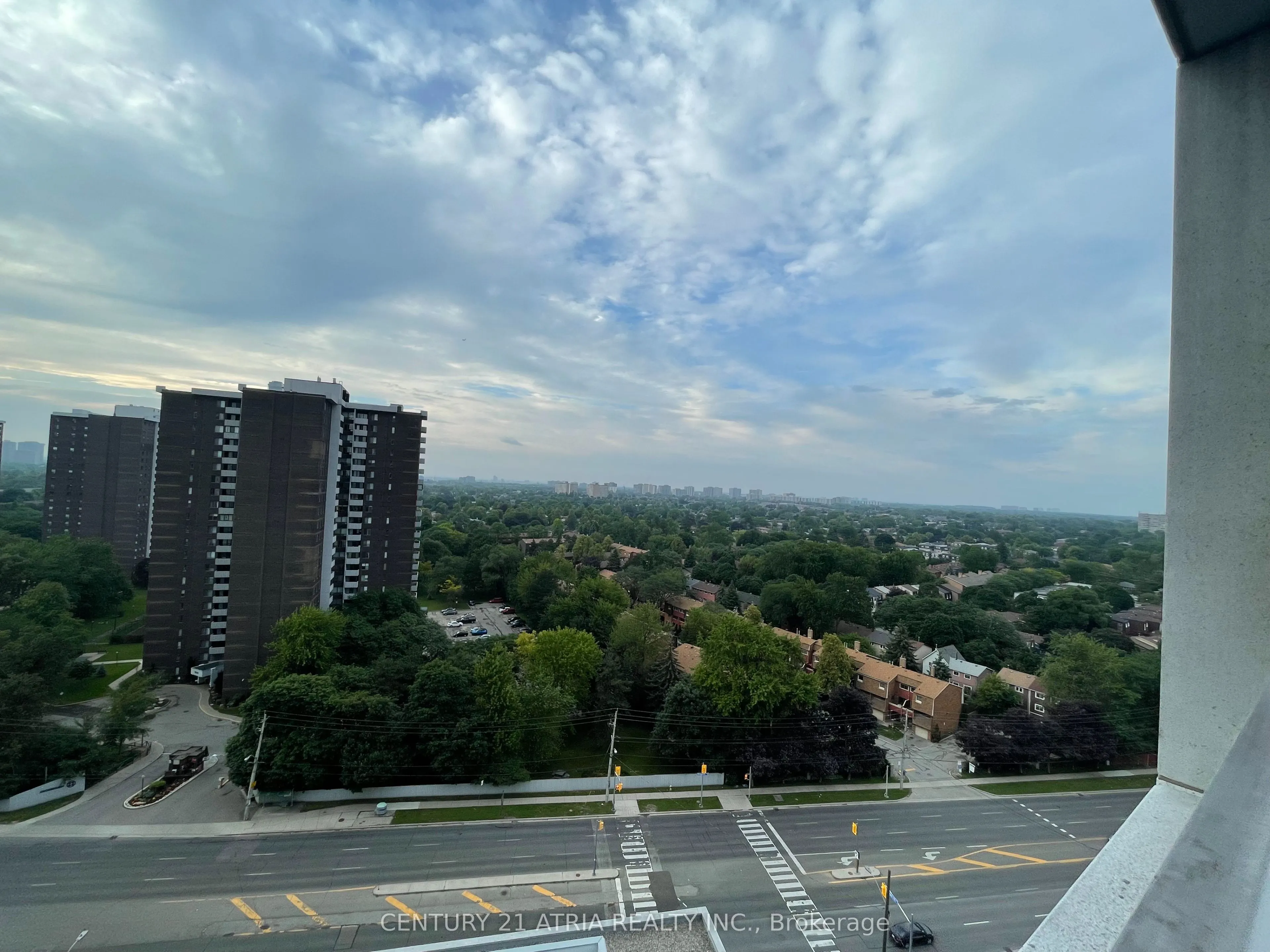 30 Herons Hill Way N, #1504