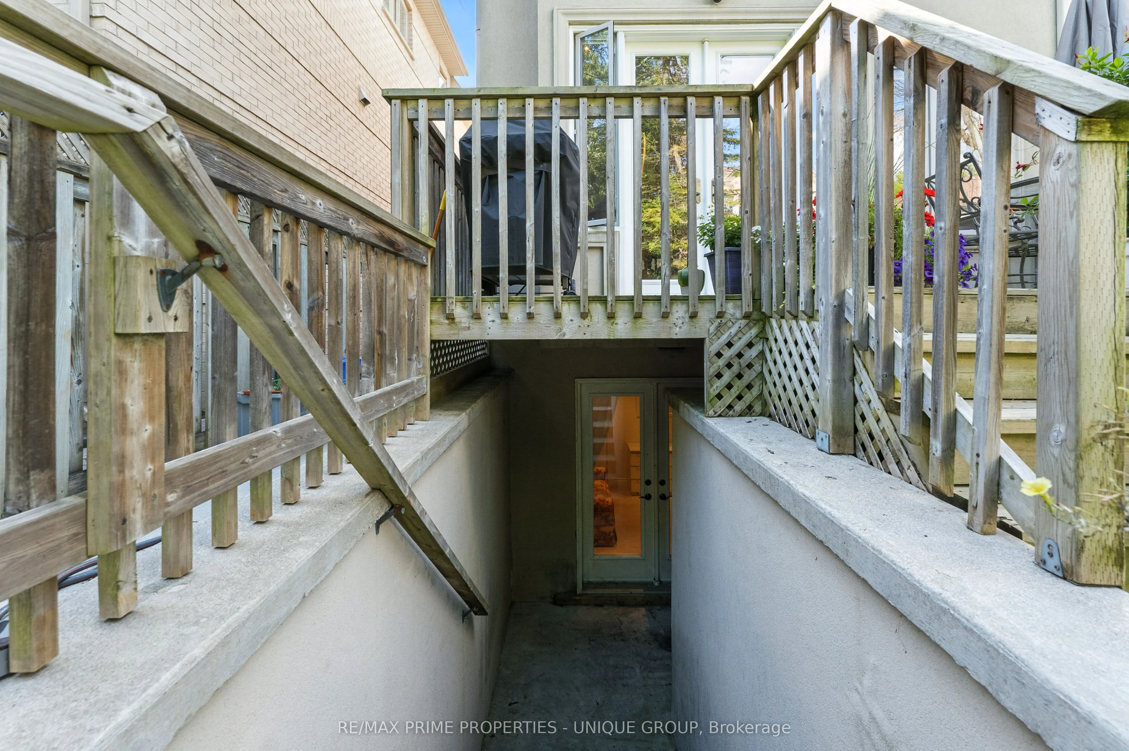 276 Greenfield Avenue