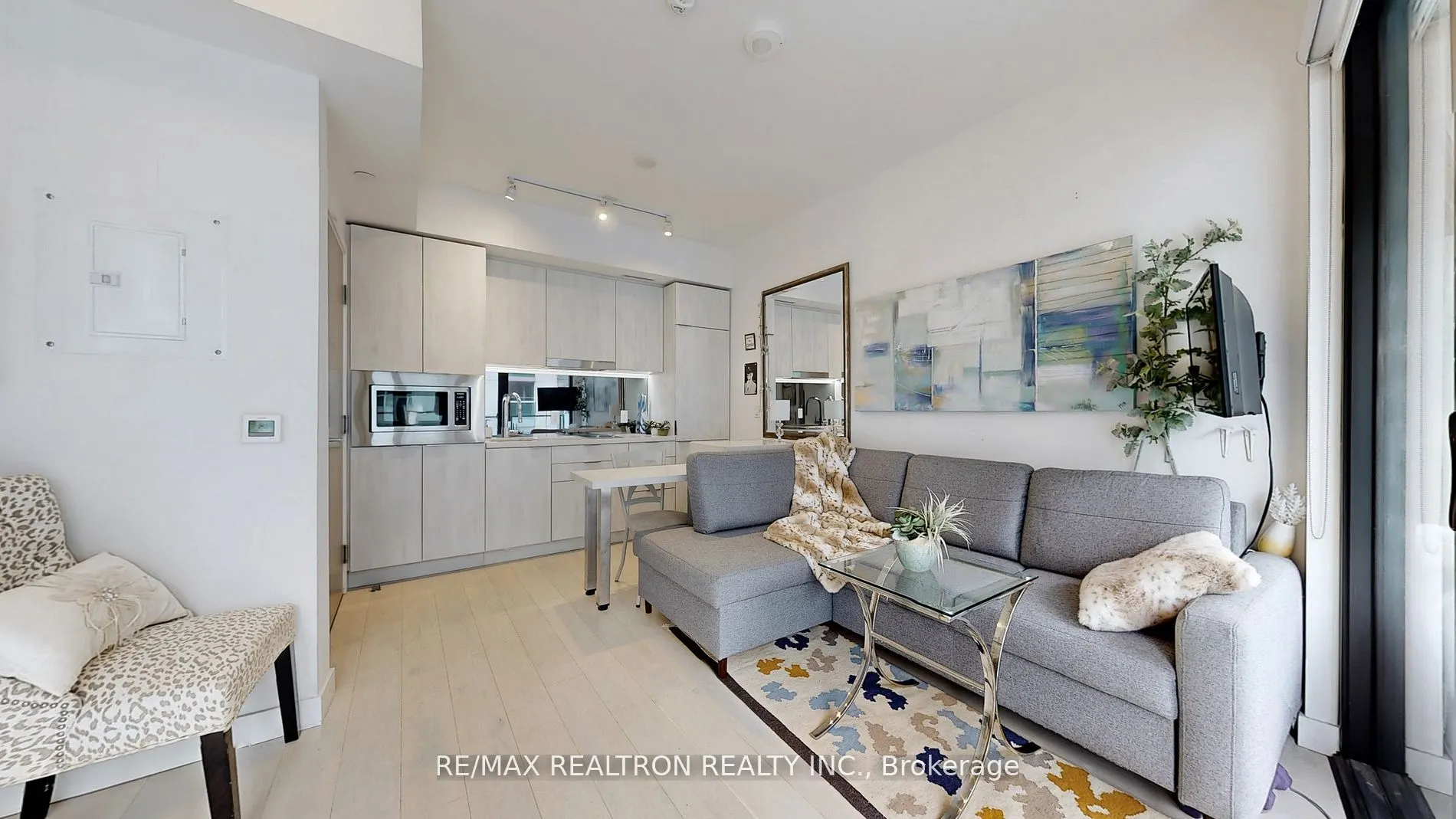 215 Queen Street W, #1016