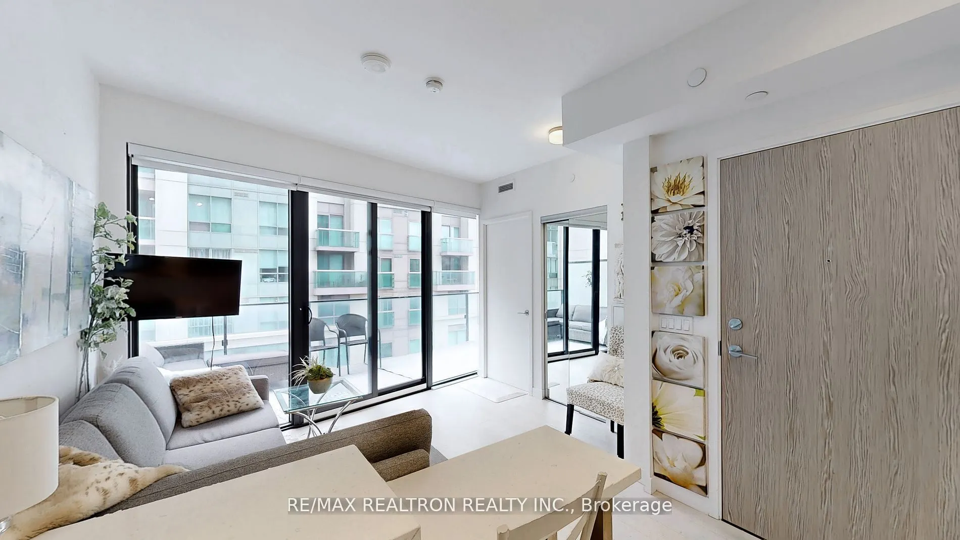 215 Queen Street W, #1016
