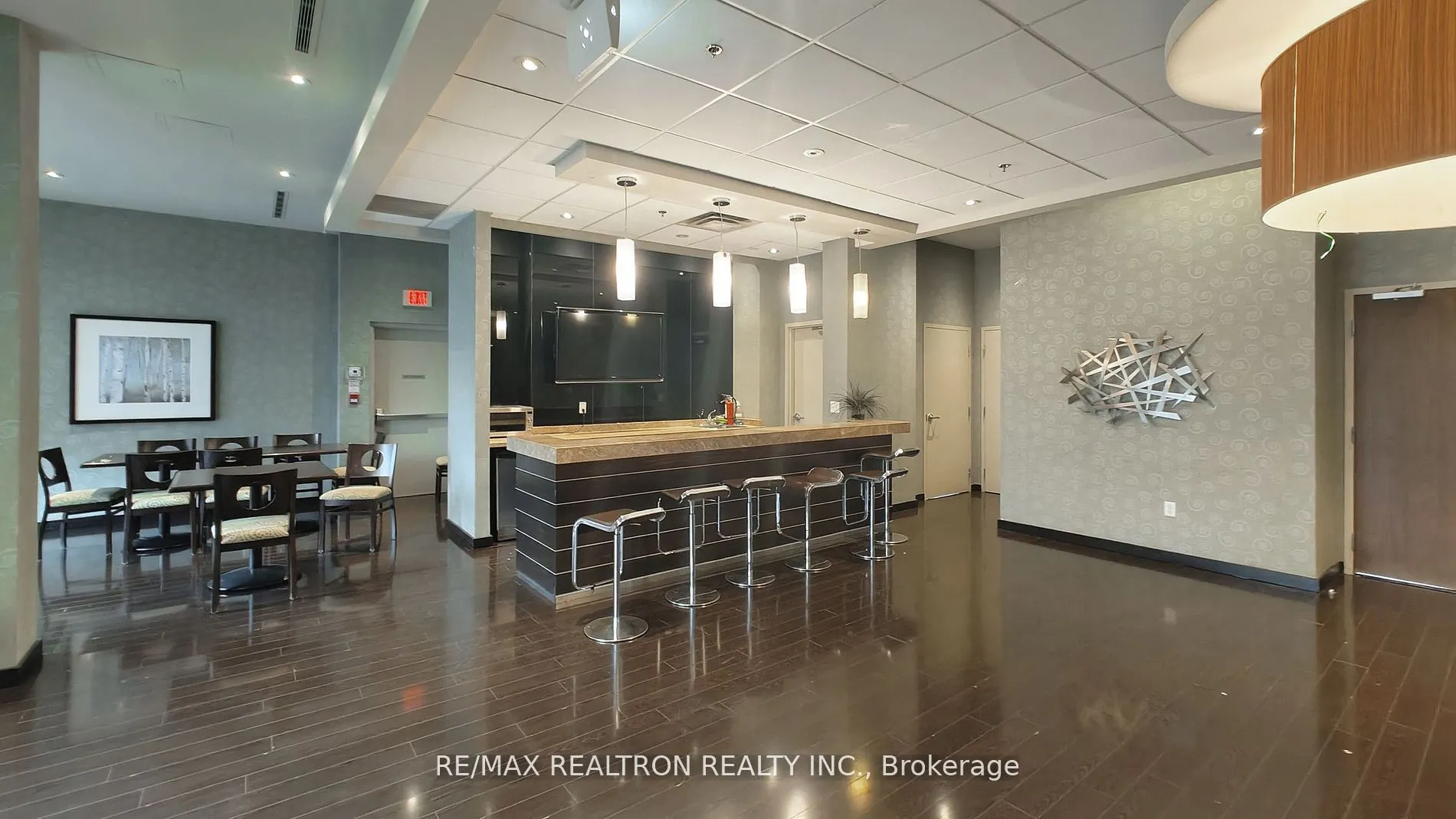215 Queen Street W, #1016