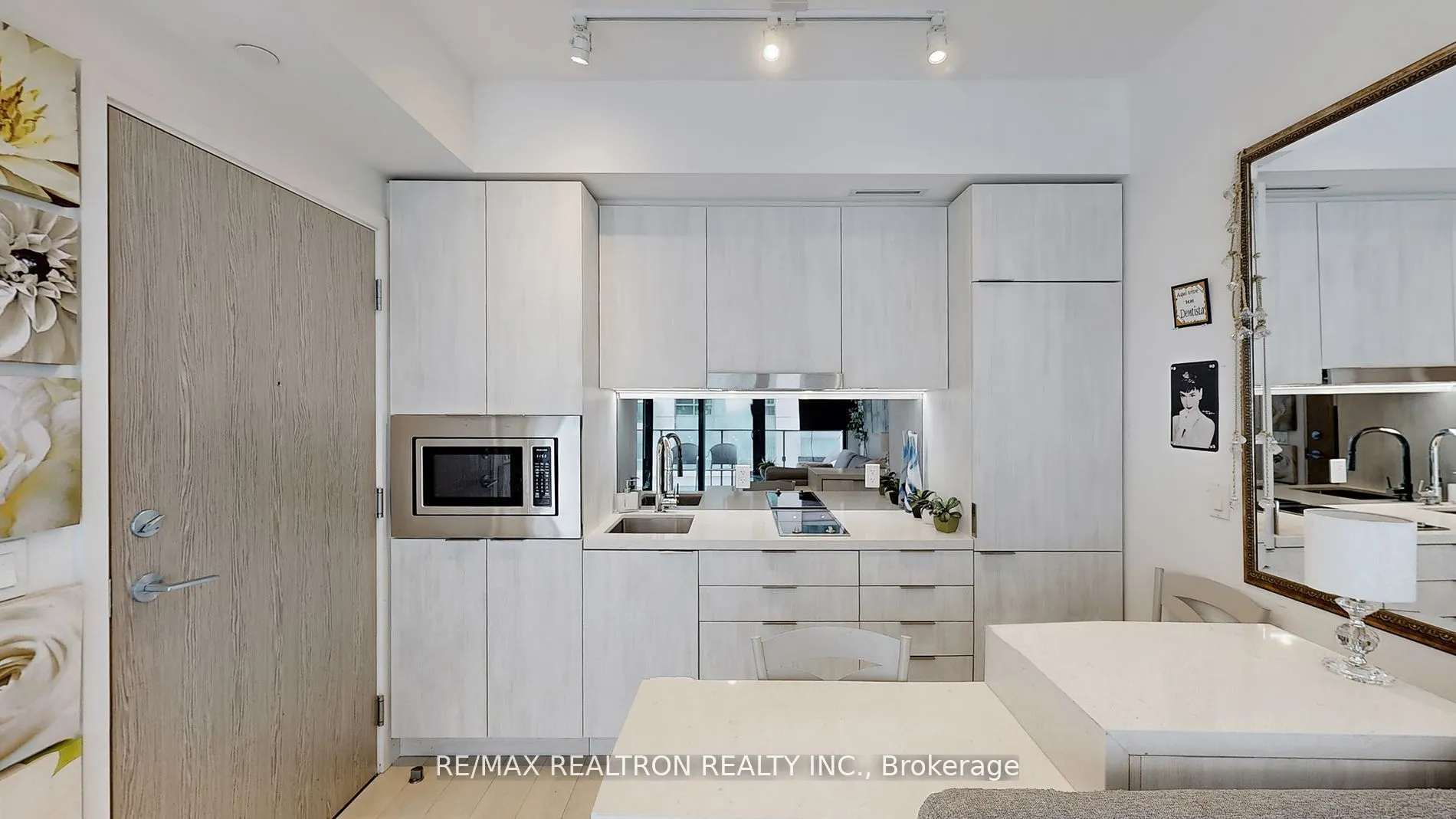 215 Queen Street W, #1016