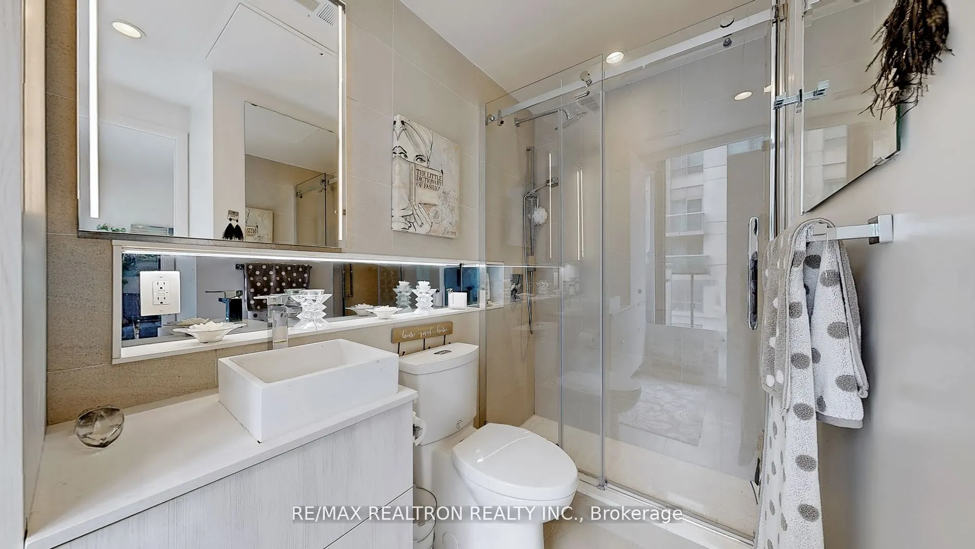 215 Queen Street W, #1016
