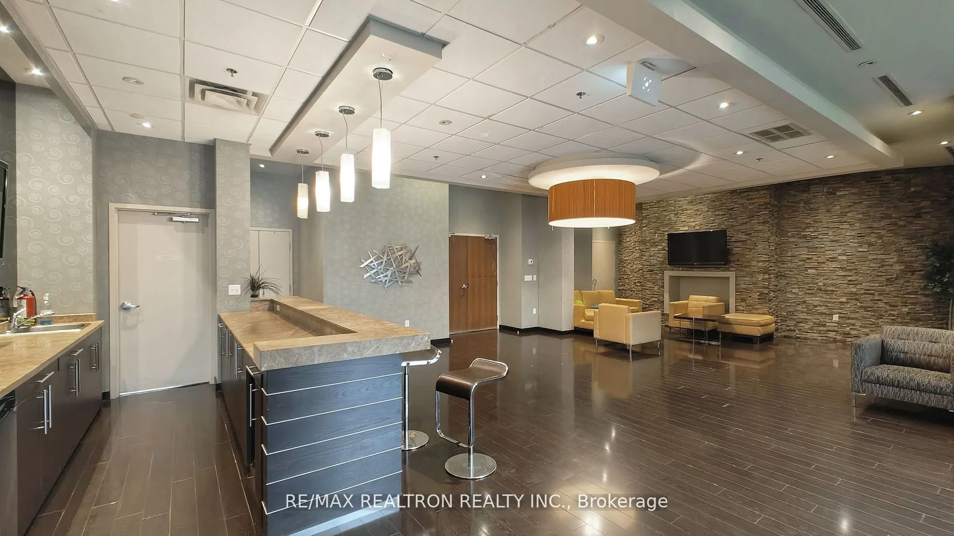 215 Queen Street W, #1016