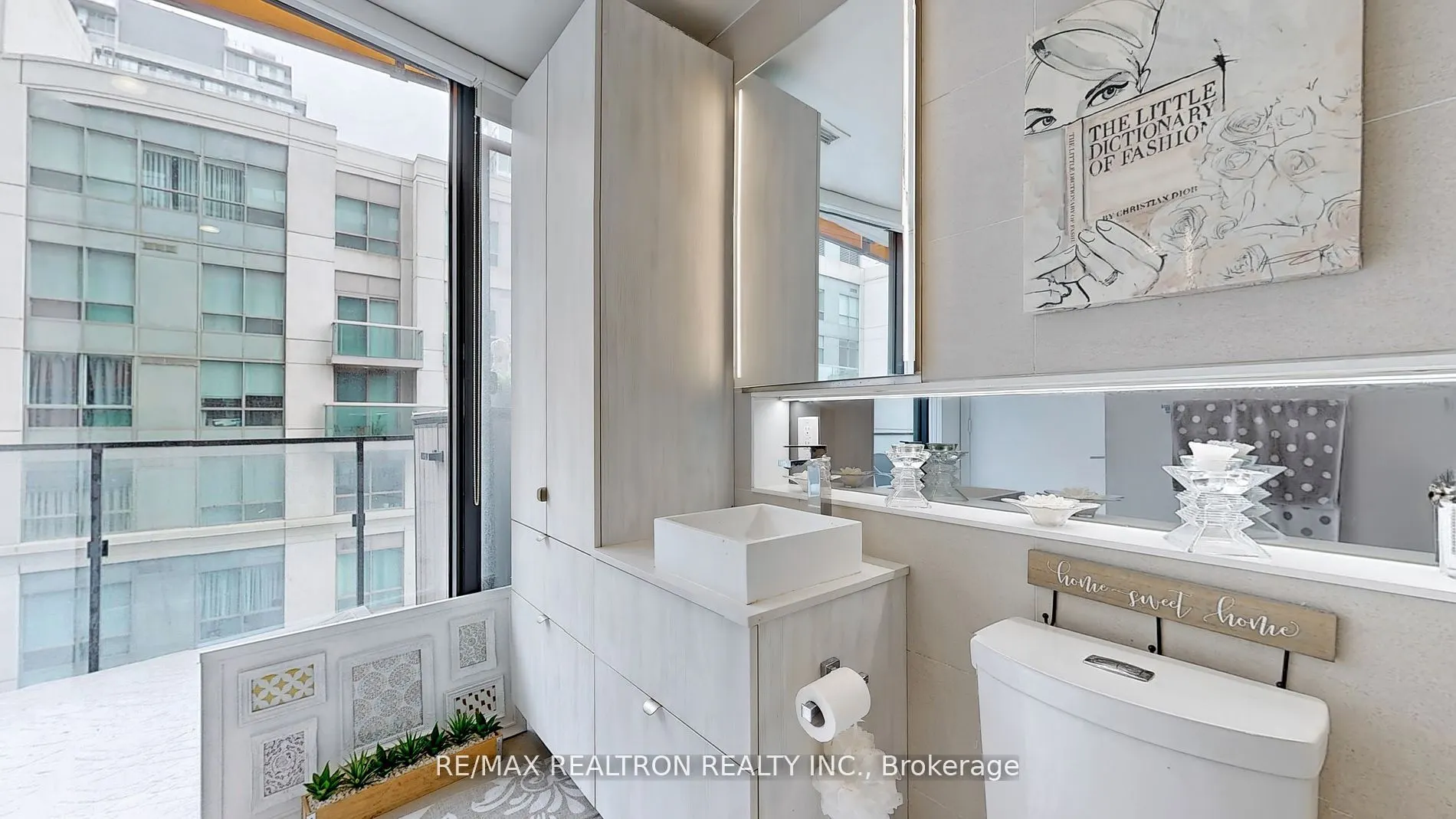 215 Queen Street W, #1016