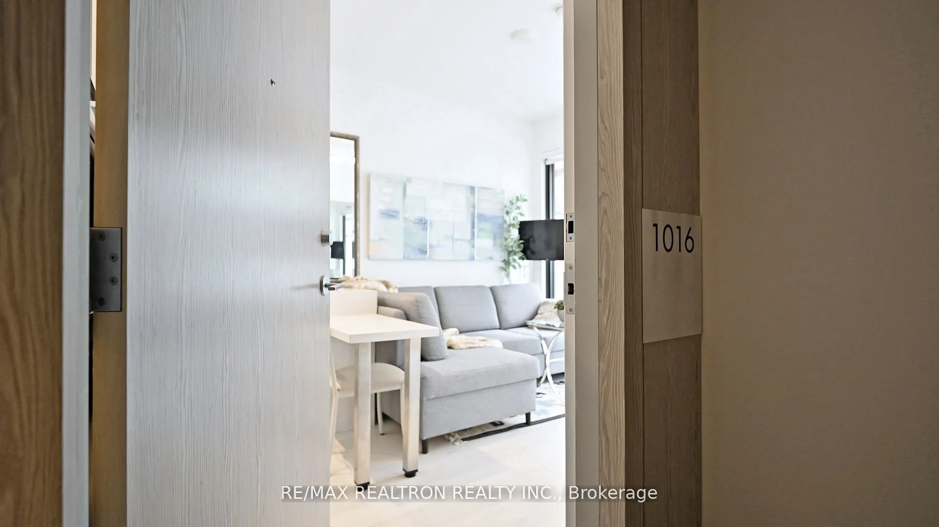 215 Queen Street W, #1016