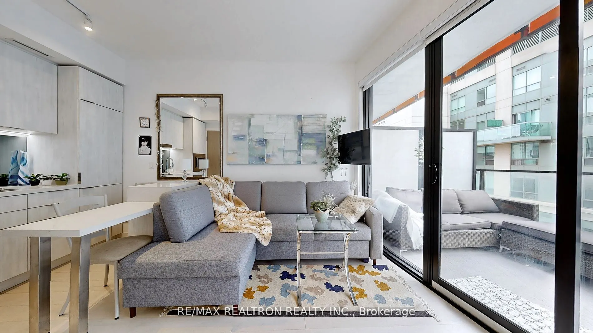215 Queen Street W, #1016