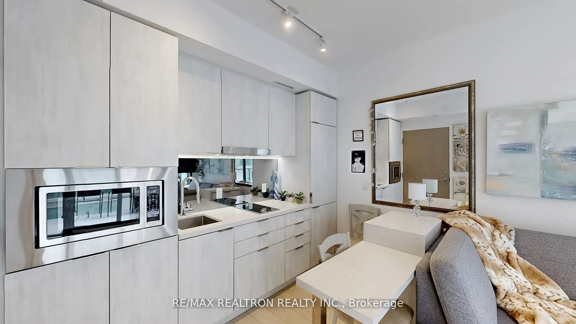 215 Queen Street W, #1016