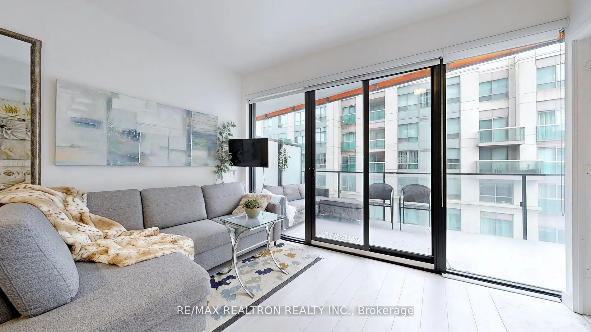 215 Queen Street W, #1016
