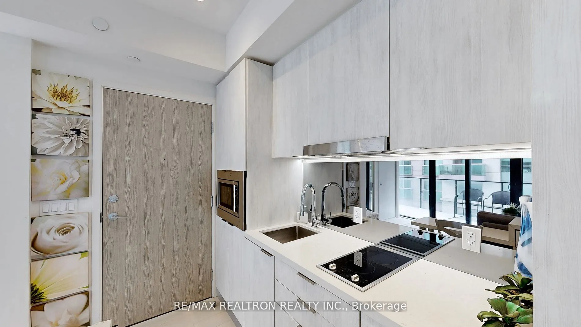 215 Queen Street W, #1016