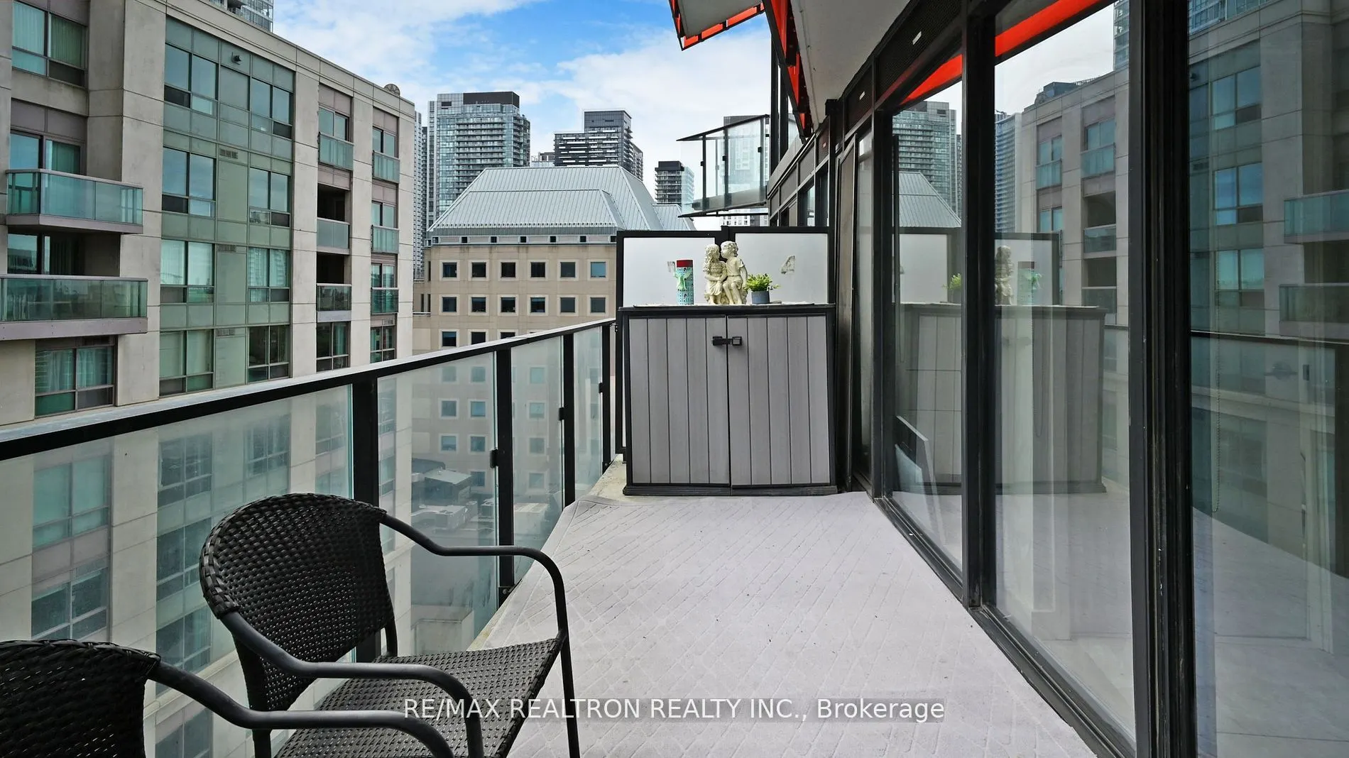 215 Queen Street W, #1016