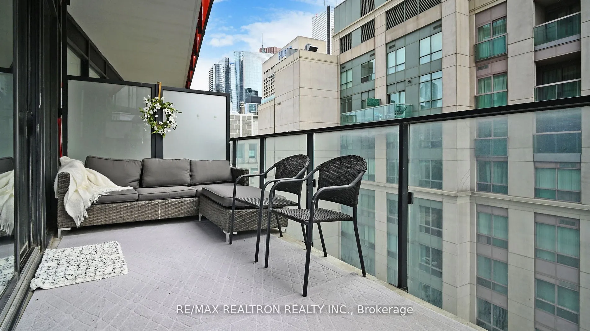 215 Queen Street W, #1016