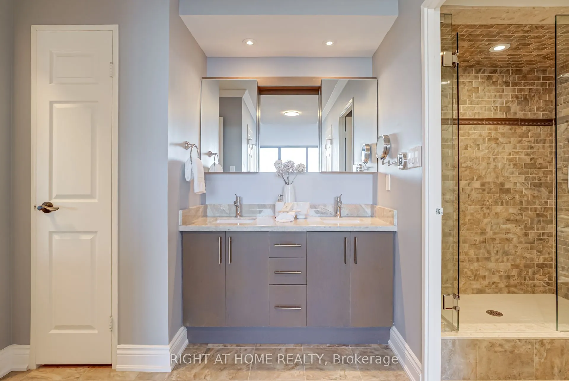 65 Skymark Drive, #707