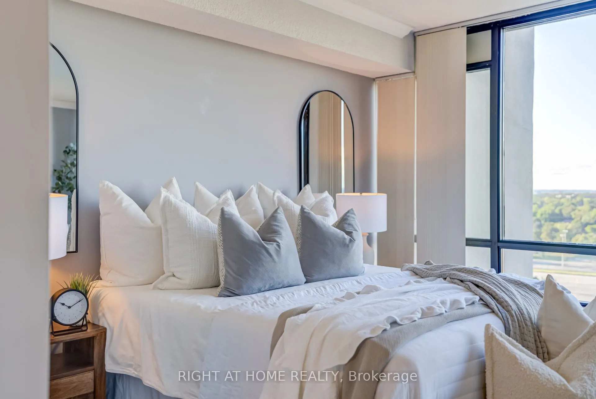 65 Skymark Drive, #707